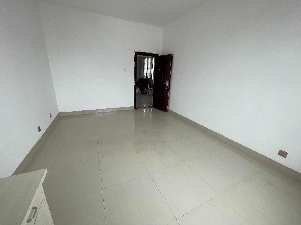 耀华锦园 2室2厅1卫 55.0万 耀华锦园 2室2厅1卫 55.0万客厅