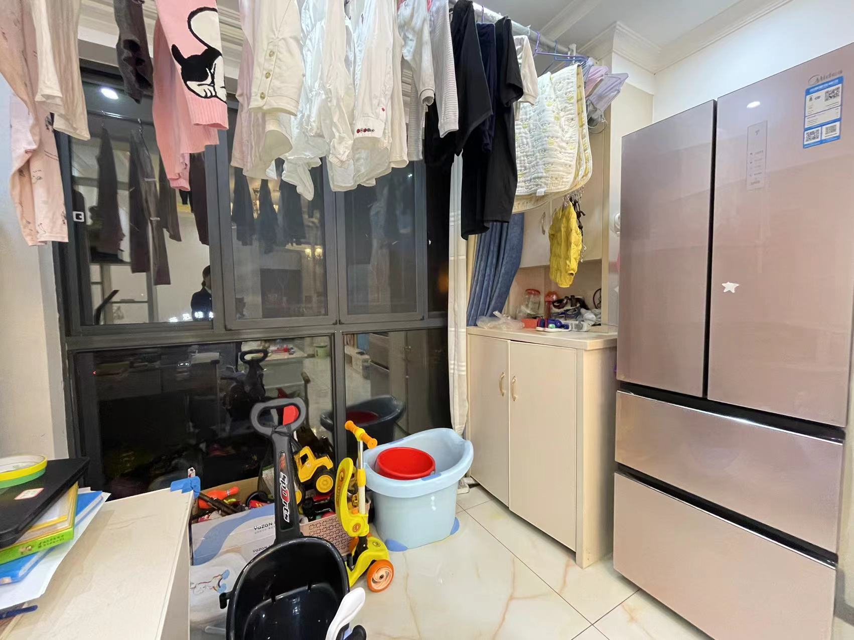 提香蓝岸 3室2厅1卫 63.0万 提香蓝岸 3室2厅1卫 63.0万客厅