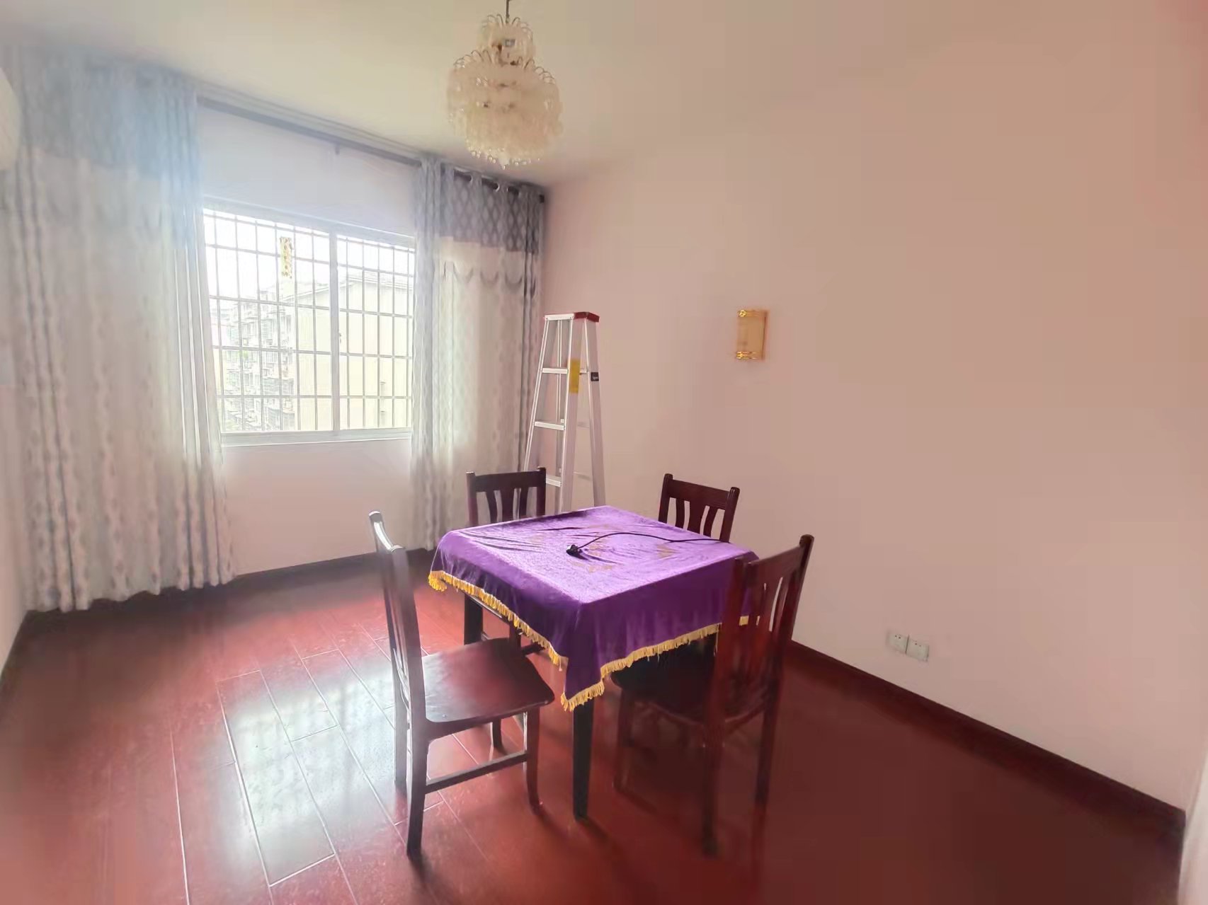 畅园小区 4室2厅2卫 85.0万 畅园小区 4室2厅2卫 85.0万客厅