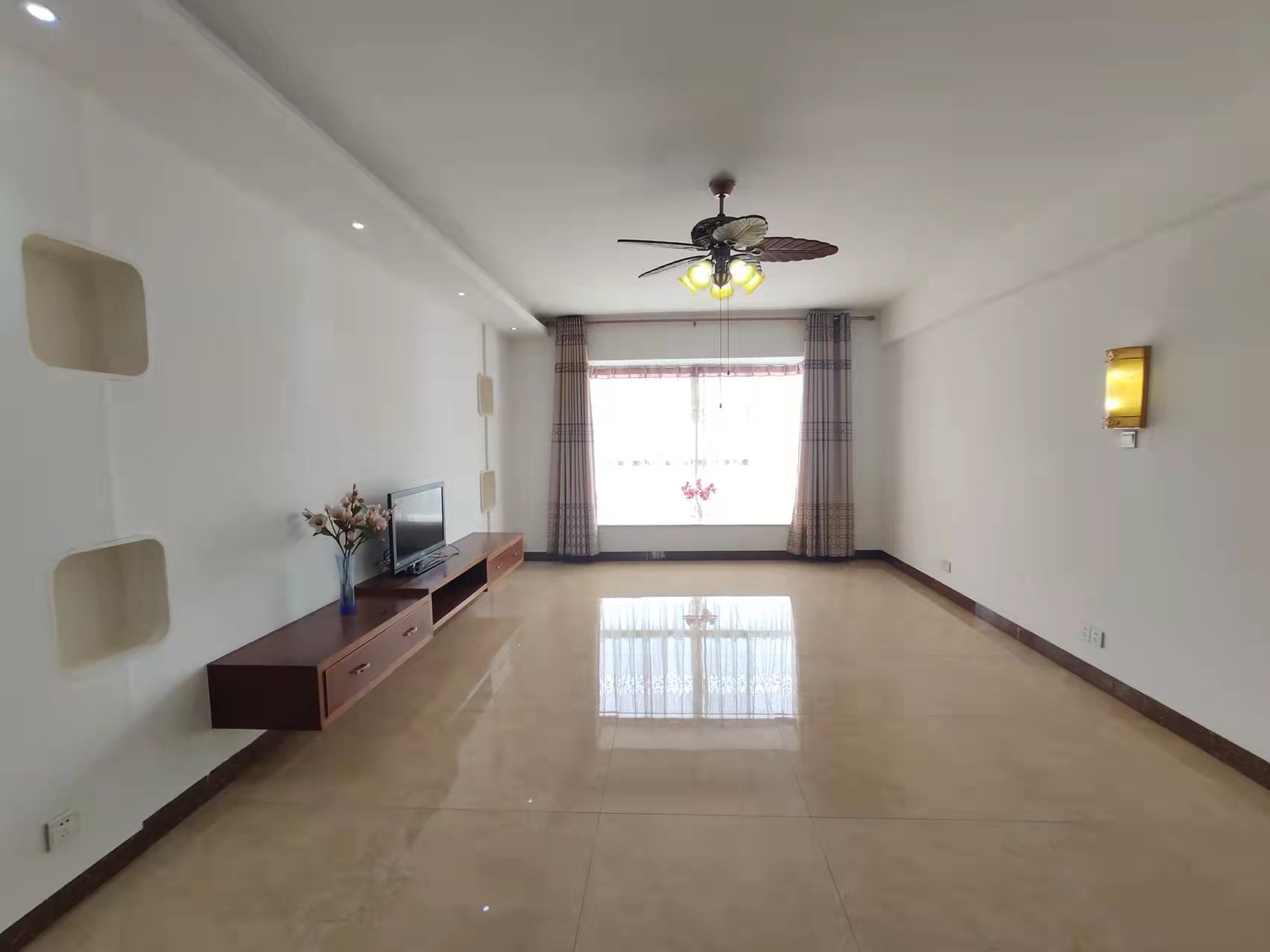 畅园小区 4室2厅2卫 85.0万 畅园小区 4室2厅2卫 85.0万客厅