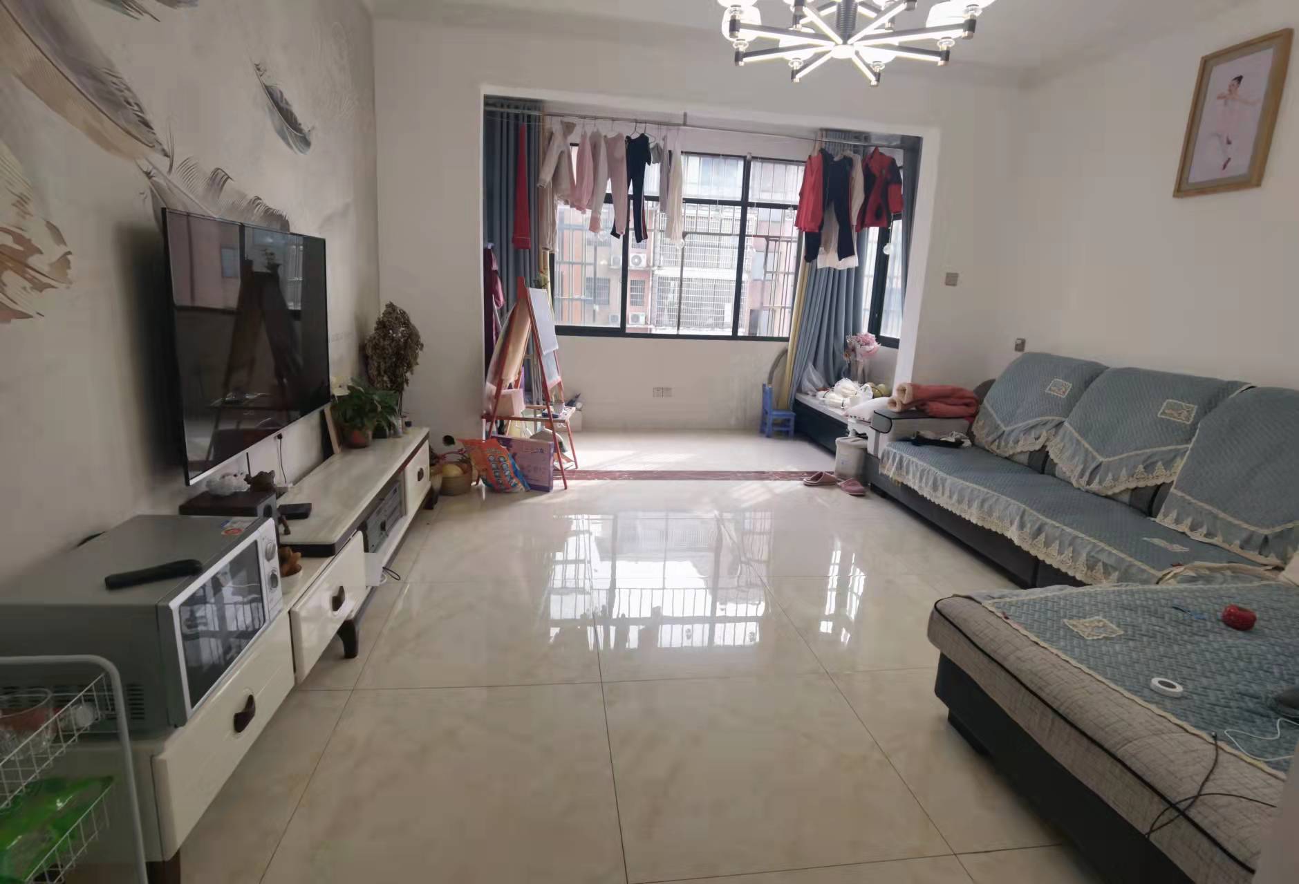 锦绣佳苑 3室2厅2卫 69.8万 锦绣佳苑 3室2厅2卫 69.8万客厅