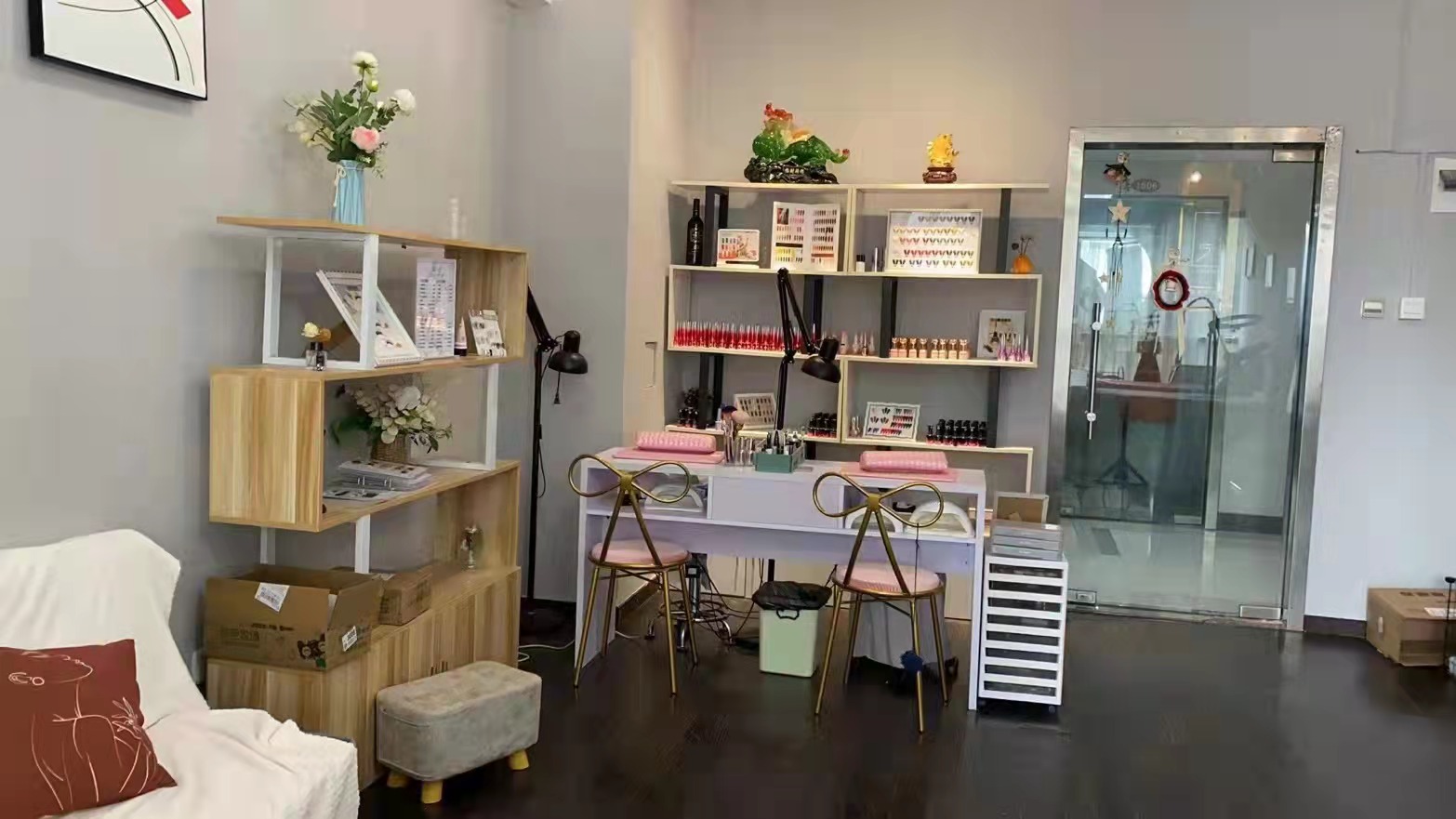 中央商业广场  1室1厅0卫    30.8万 中央商业广场  1室1厅0卫    30.8万客厅