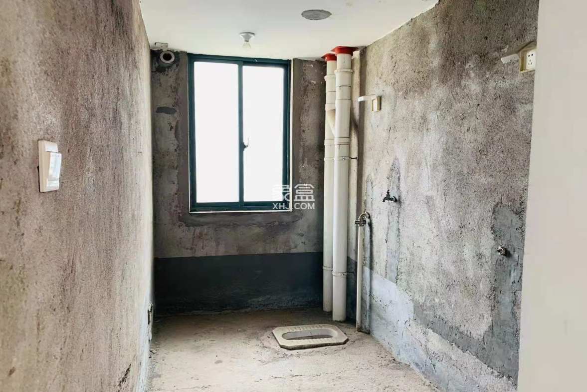 经世皇城 4室2厅1卫 90.8万 经世皇城 4室2厅1卫 90.8万客厅