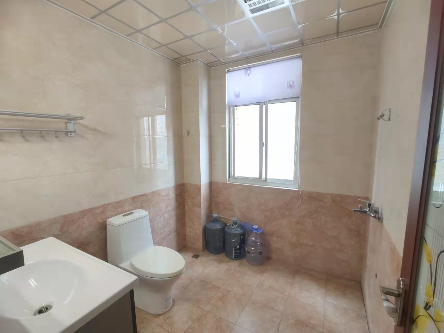 畅园小区 4室2厅2卫 85.0万 畅园小区 4室2厅2卫 85.0万客厅