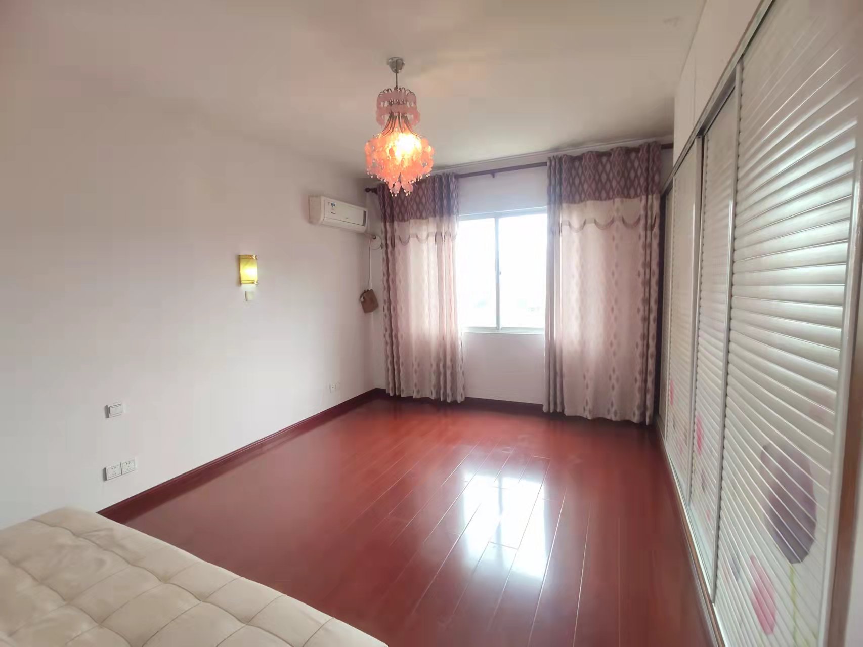 畅园小区 4室2厅2卫 85.0万 畅园小区 4室2厅2卫 85.0万客厅