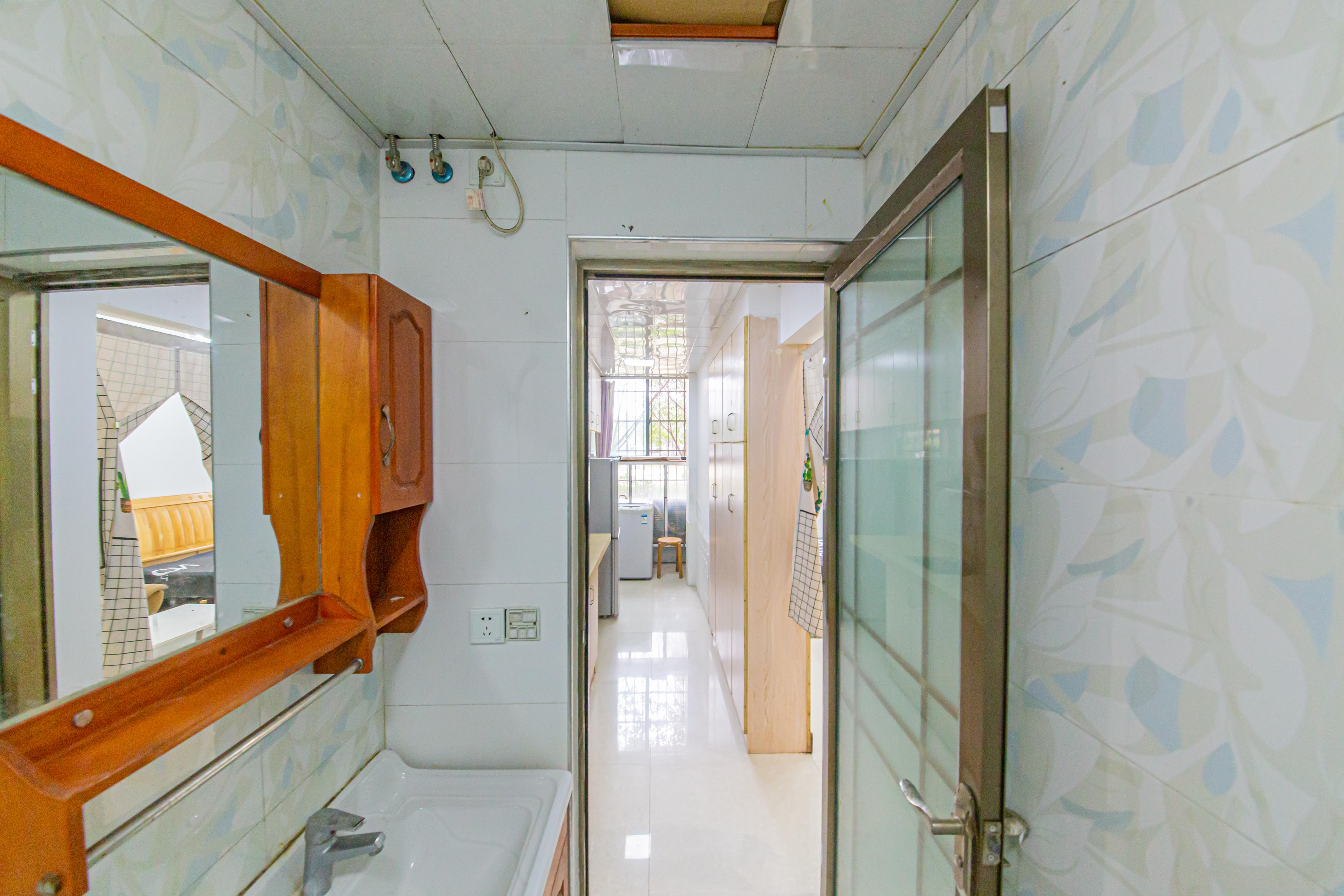 中建芙蓉工社  1室1厅1卫   24.00万卫生间