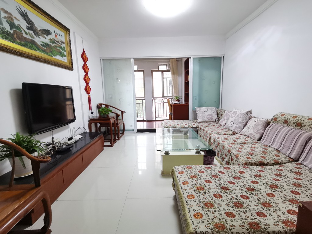 阳光爱琴海 2室2厅1卫 43.8万 阳光爱琴海 2室2厅1卫 43.8万客厅