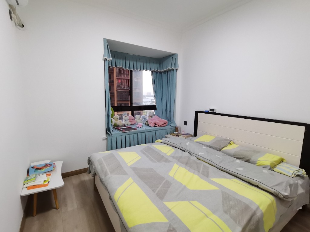 上善国际(翰林府) 4室2厅2卫 81.8万 上善国际(翰林府) 4室2厅2卫 81.8万客厅