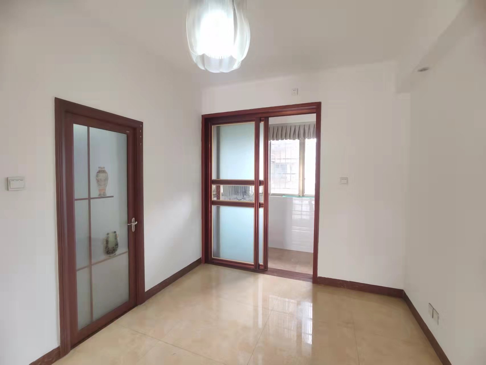 畅园小区 4室2厅2卫 85.0万 畅园小区 4室2厅2卫 85.0万客厅