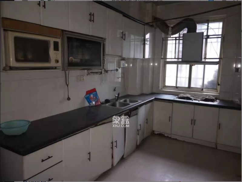 永丰商厦 4室2厅2卫 68.8万 永丰商厦 4室2厅2卫 68.8万客厅