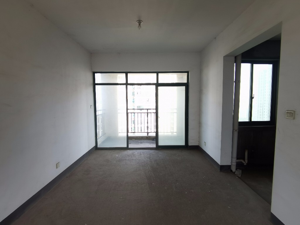 经世皇城 4室2厅1卫 90.8万 经世皇城 4室2厅1卫 90.8万客厅