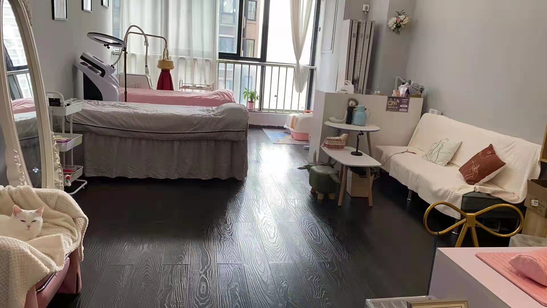 中央商业广场  1室1厅0卫    30.8万 中央商业广场  1室1厅0卫    30.8万客厅