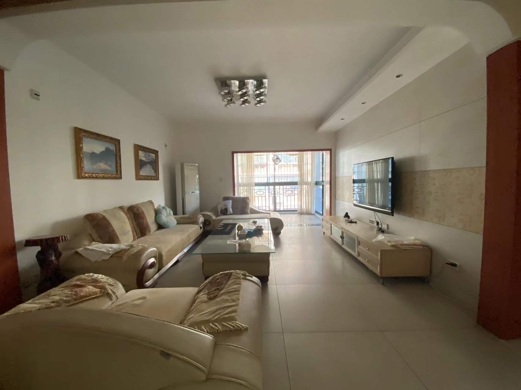 秦淮世家 3室2厅1卫 86.0万 秦淮世家 3室2厅1卫 86.0万客厅