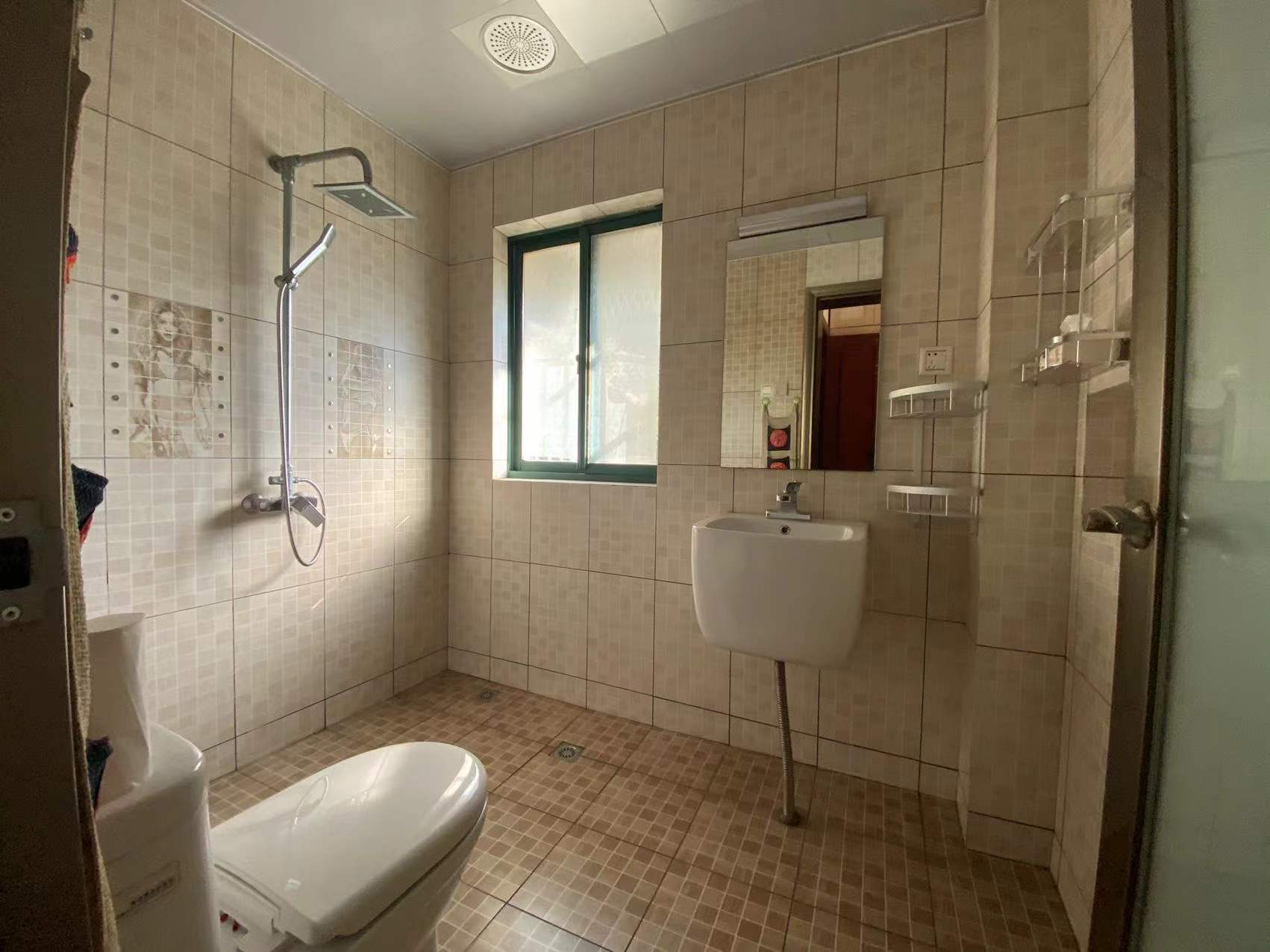 秦淮世家 3室2厅1卫 86.0万 秦淮世家 3室2厅1卫 86.0万客厅