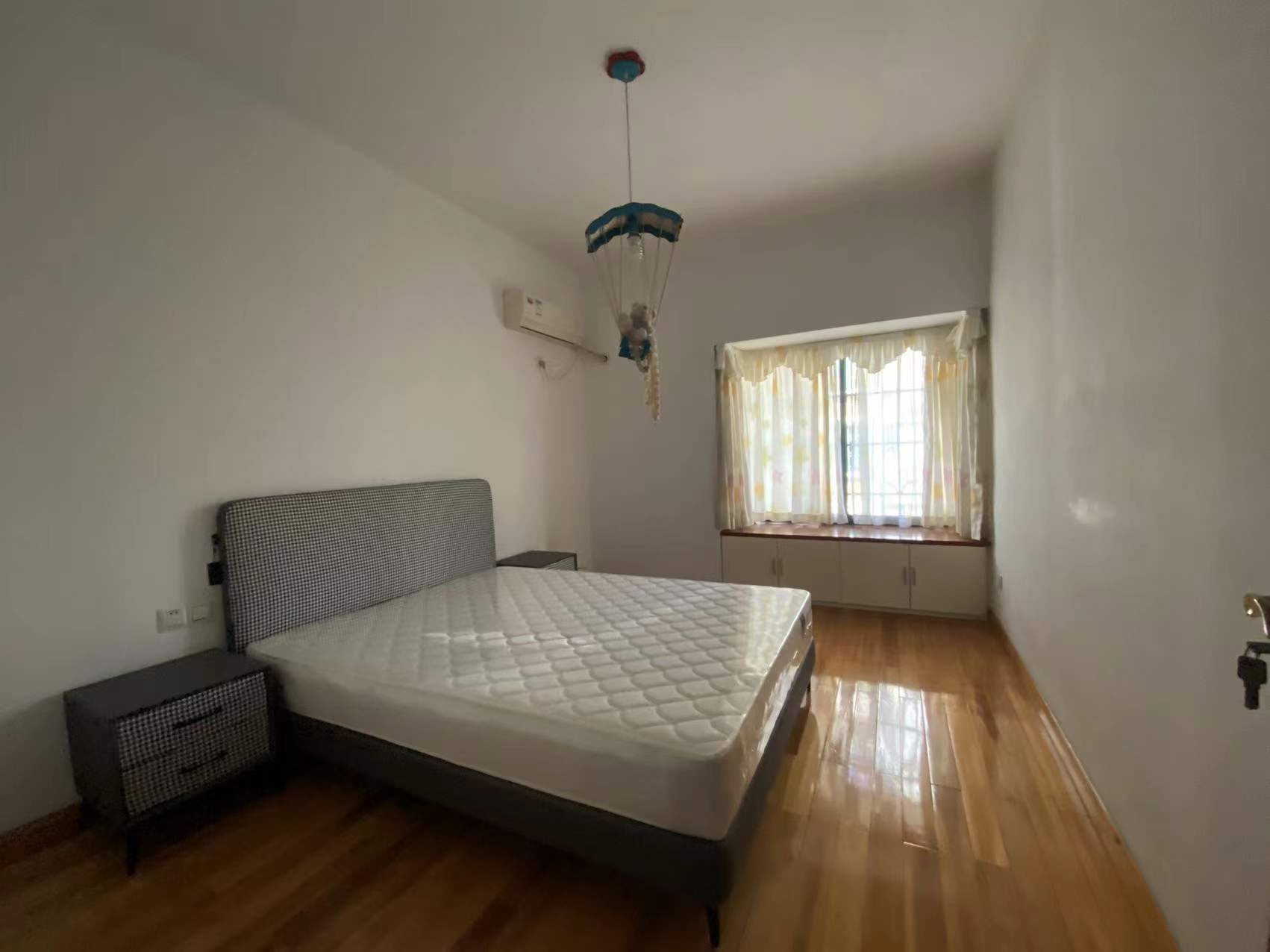 秦淮世家 3室2厅1卫 86.0万 秦淮世家 3室2厅1卫 86.0万客厅