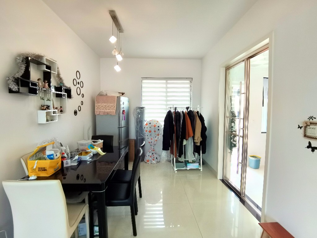 嘉天紫东苑 3室2厅2卫 53.0万 嘉天紫东苑 3室2厅2卫 53.0万客厅