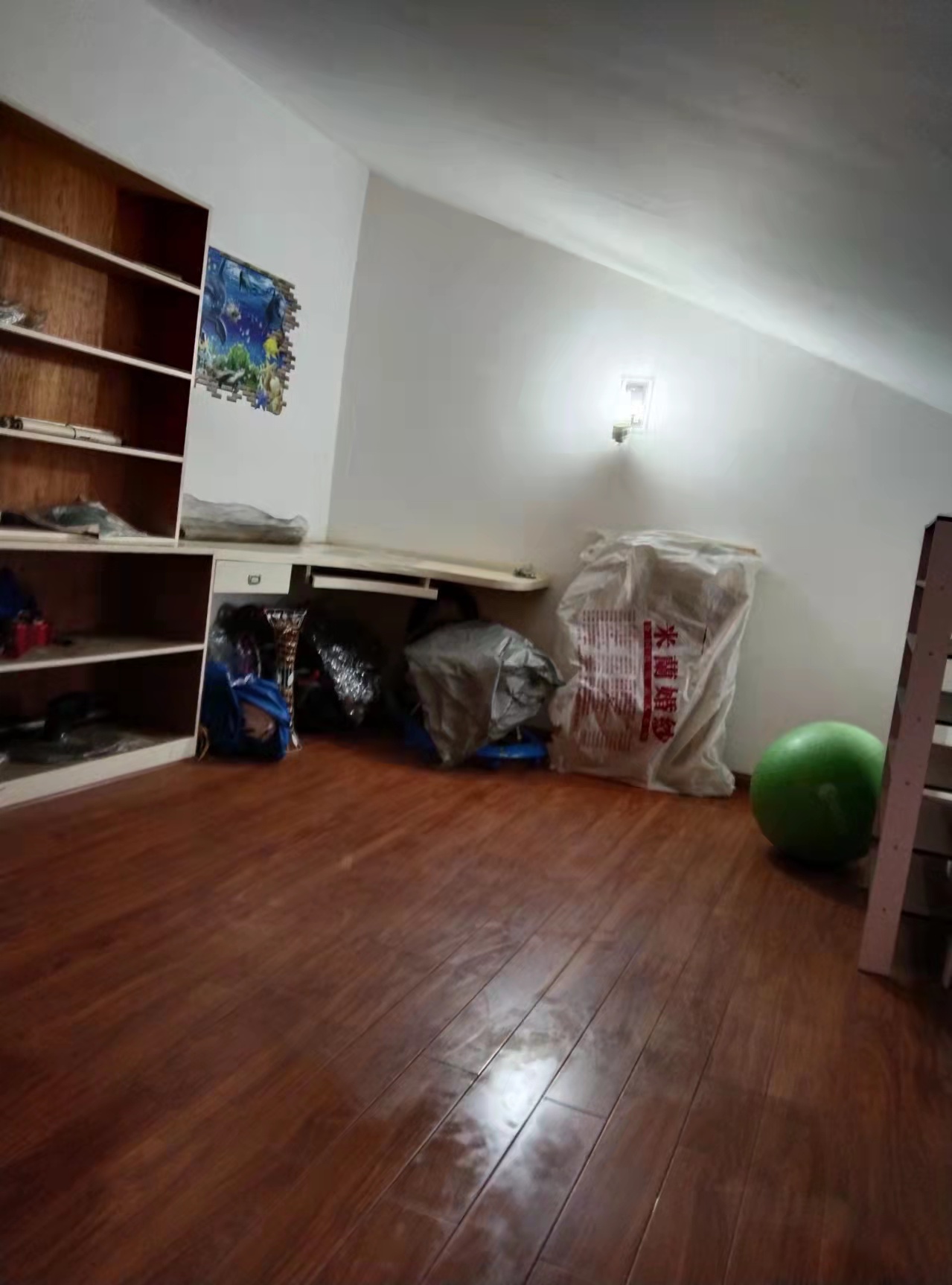 东环新城 4室2厅1卫 42.0万 东环新城 4室2厅1卫 42.0万客厅