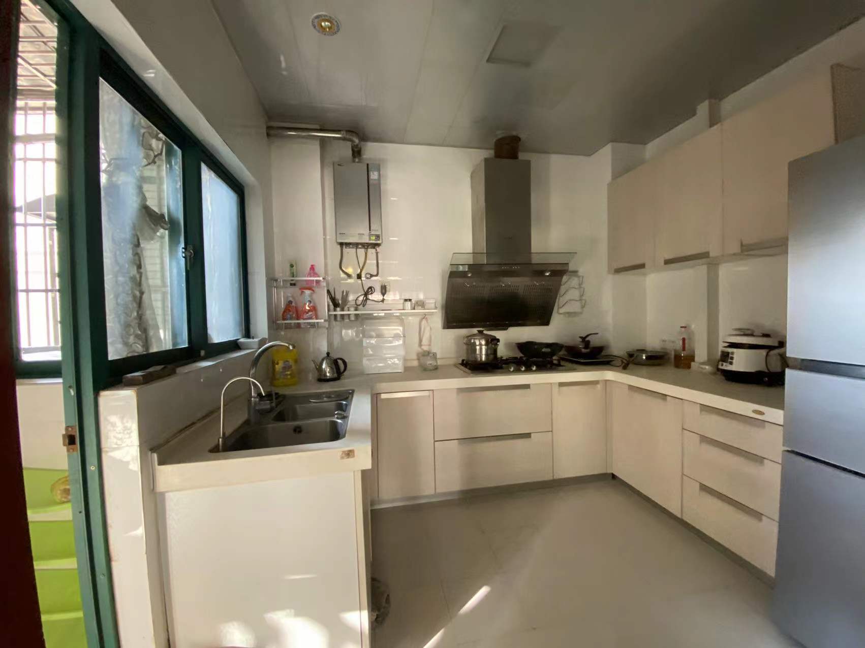 秦淮世家 3室2厅1卫 86.0万 秦淮世家 3室2厅1卫 86.0万客厅