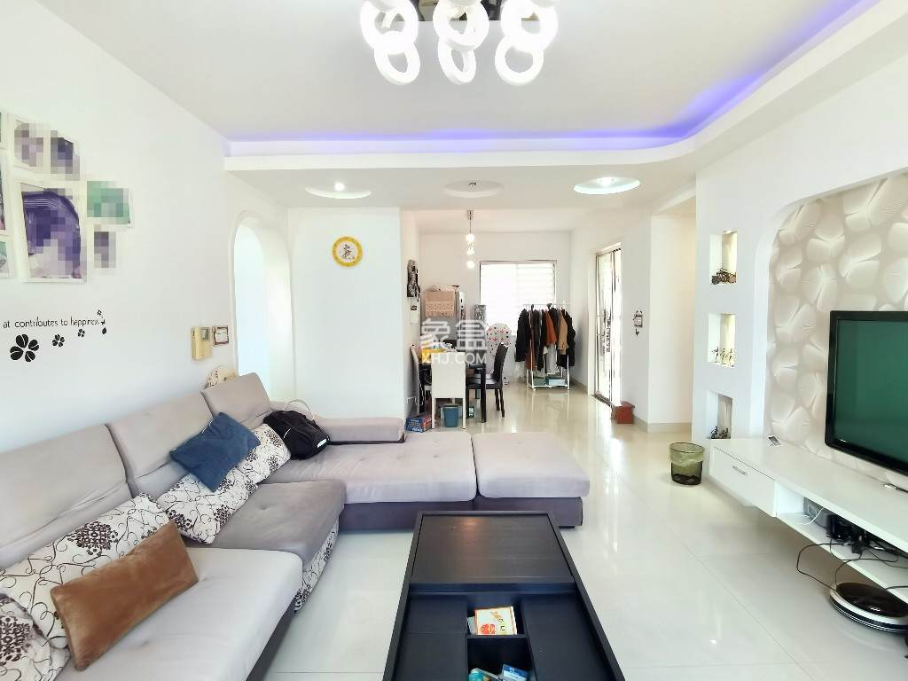 嘉天紫东苑 3室2厅2卫 53.0万 嘉天紫东苑 3室2厅2卫 53.0万客厅