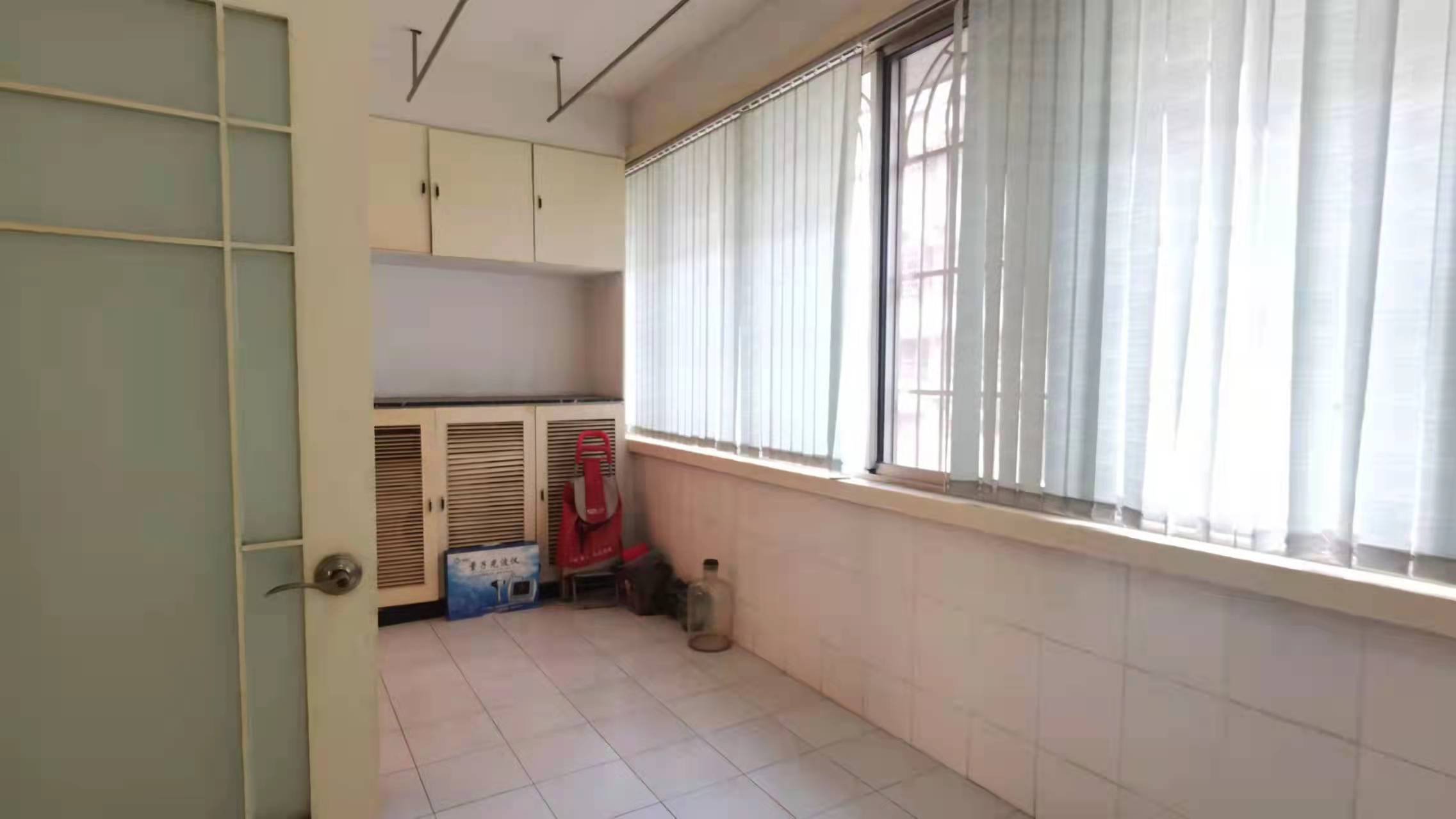 依江苑 4室2厅2卫 88.0万 依江苑 4室2厅2卫 88.0万客厅