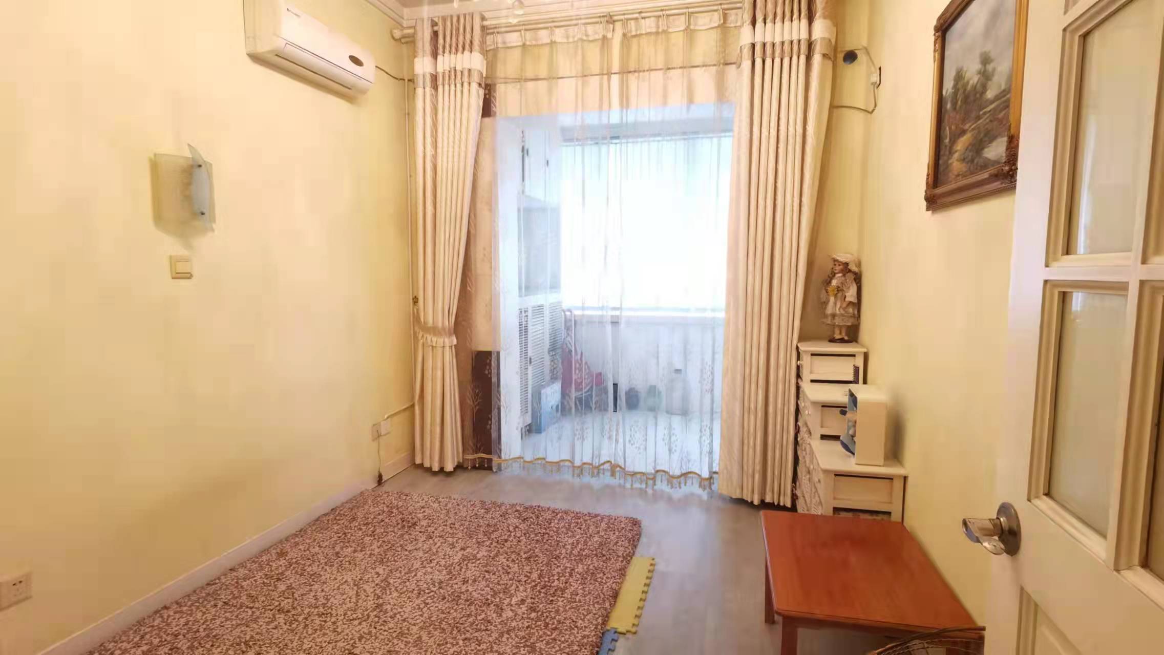 依江苑 4室2厅2卫 88.0万 依江苑 4室2厅2卫 88.0万客厅