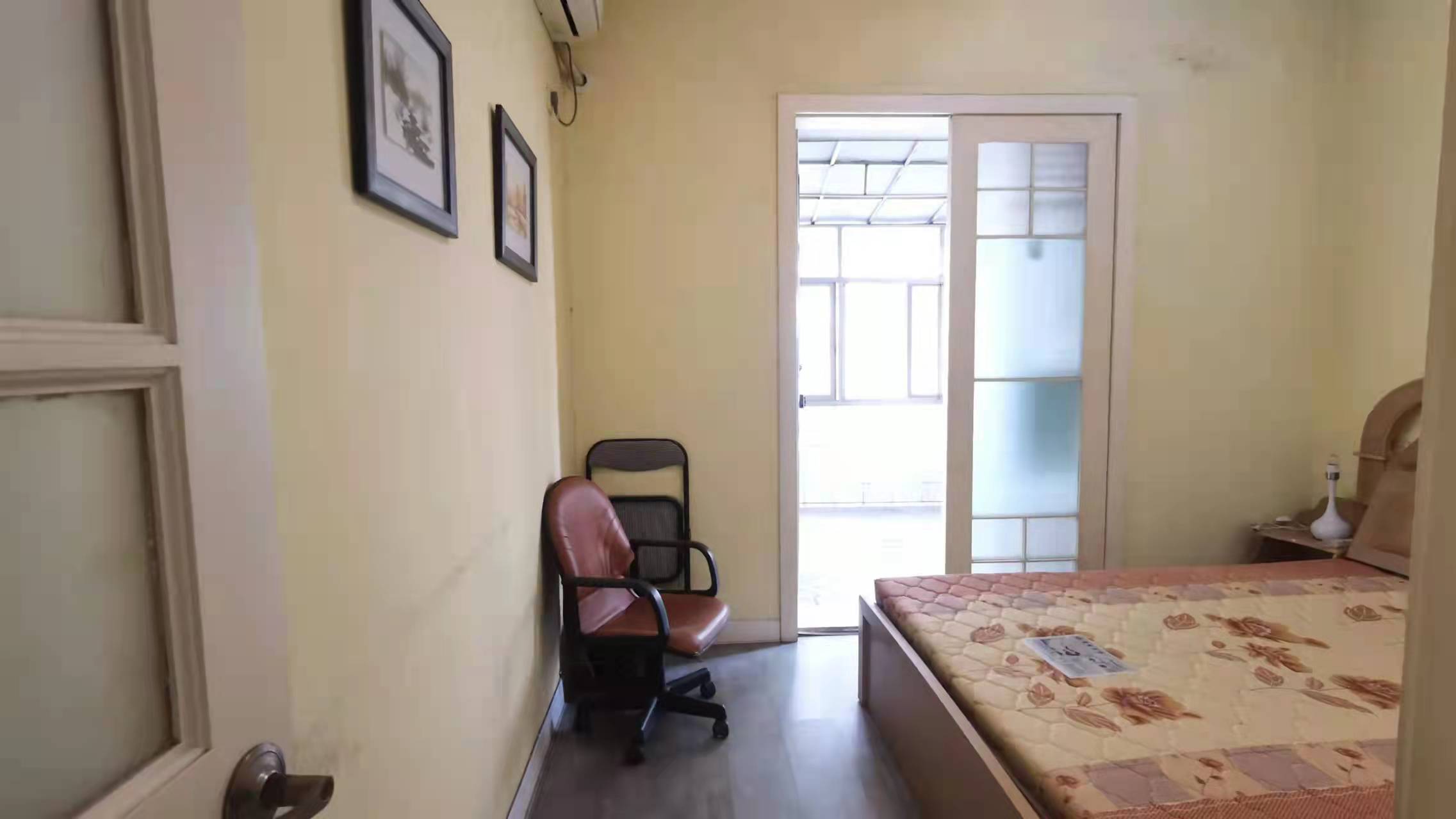 依江苑 4室2厅2卫 88.0万 依江苑 4室2厅2卫 88.0万客厅