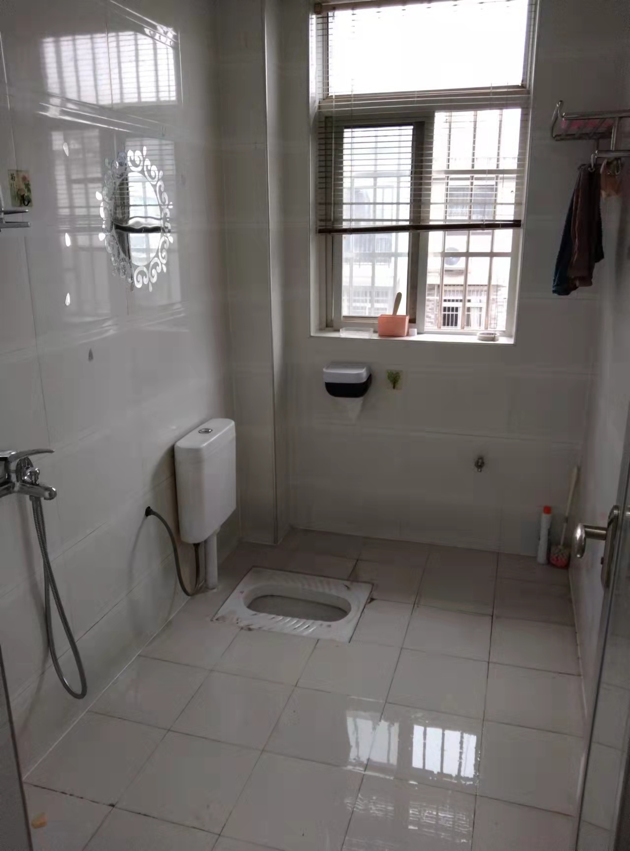 东环新城 4室2厅1卫 42.0万 东环新城 4室2厅1卫 42.0万客厅