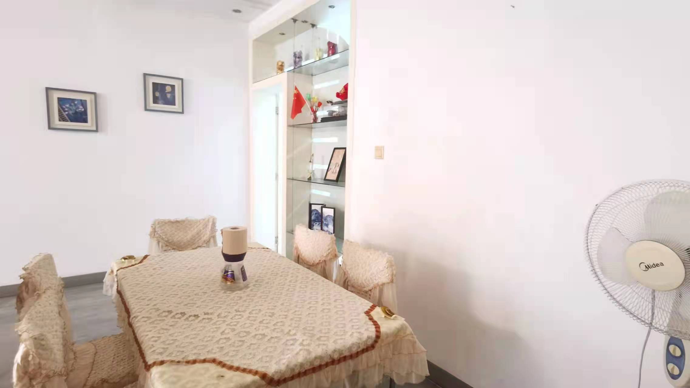 依江苑 4室2厅2卫 88.0万 依江苑 4室2厅2卫 88.0万客厅