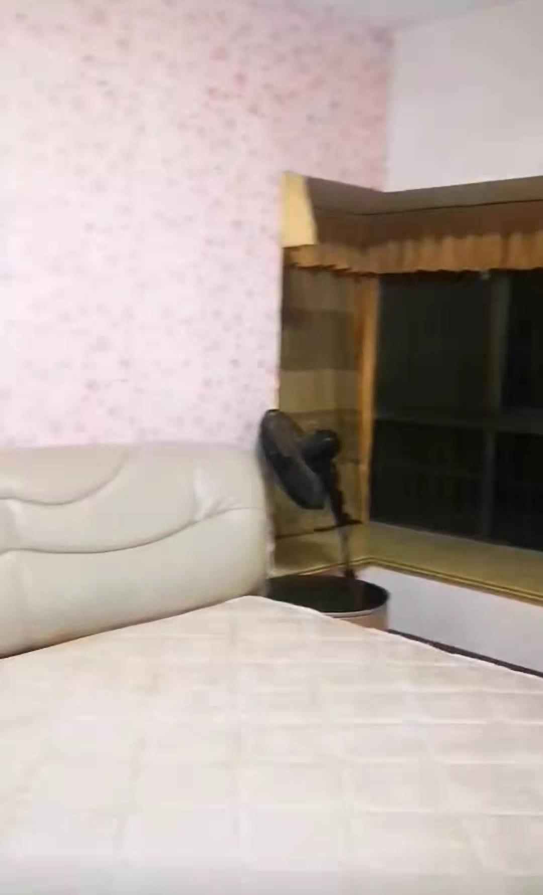 东方豪苑  3室2厅2卫    90.8万 东方豪苑  3室2厅2卫    90.8万卧室