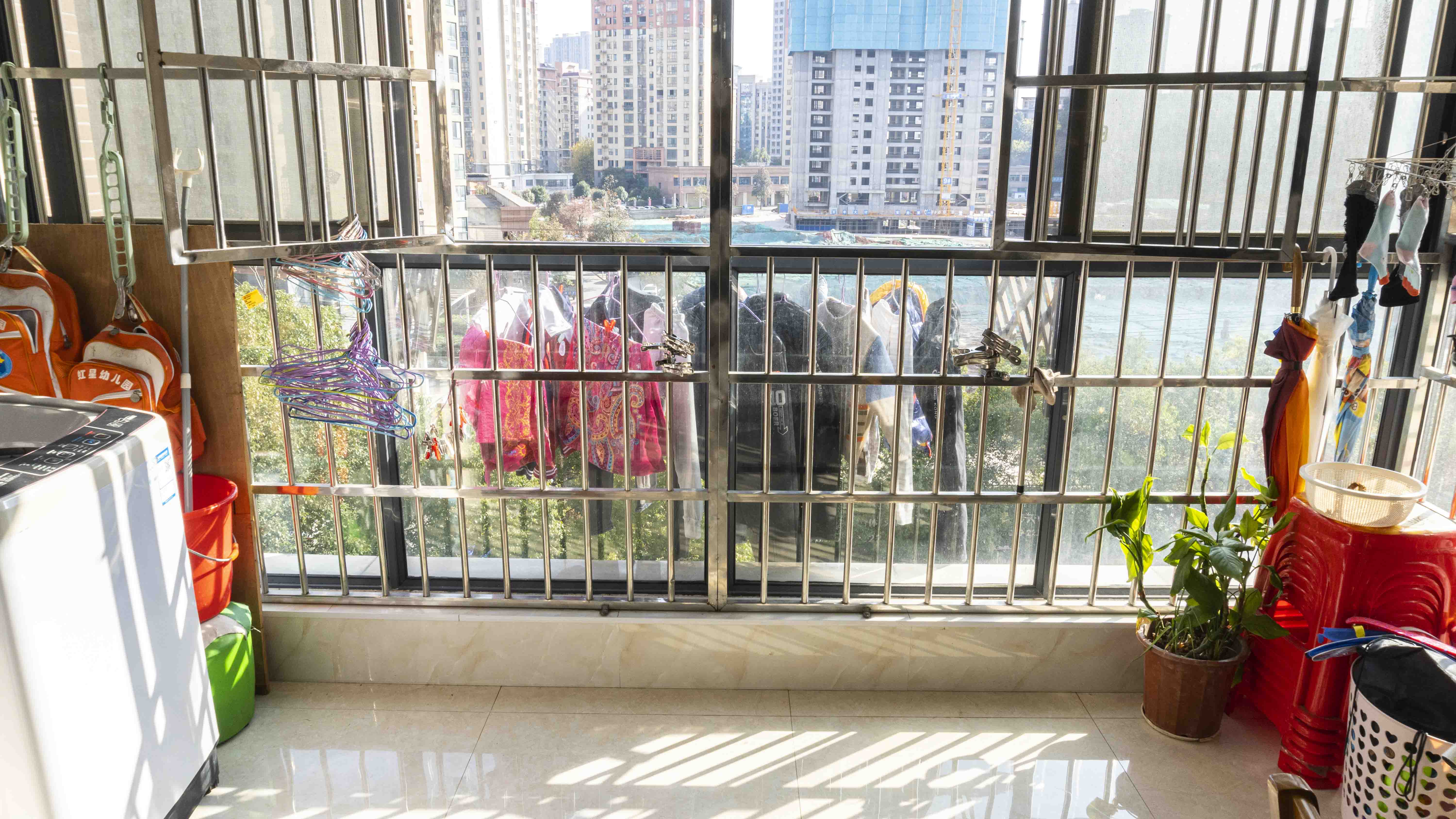 桃花缘  2室2厅1卫    67.8万 桃花缘  2室2厅1卫    67.8万客厅