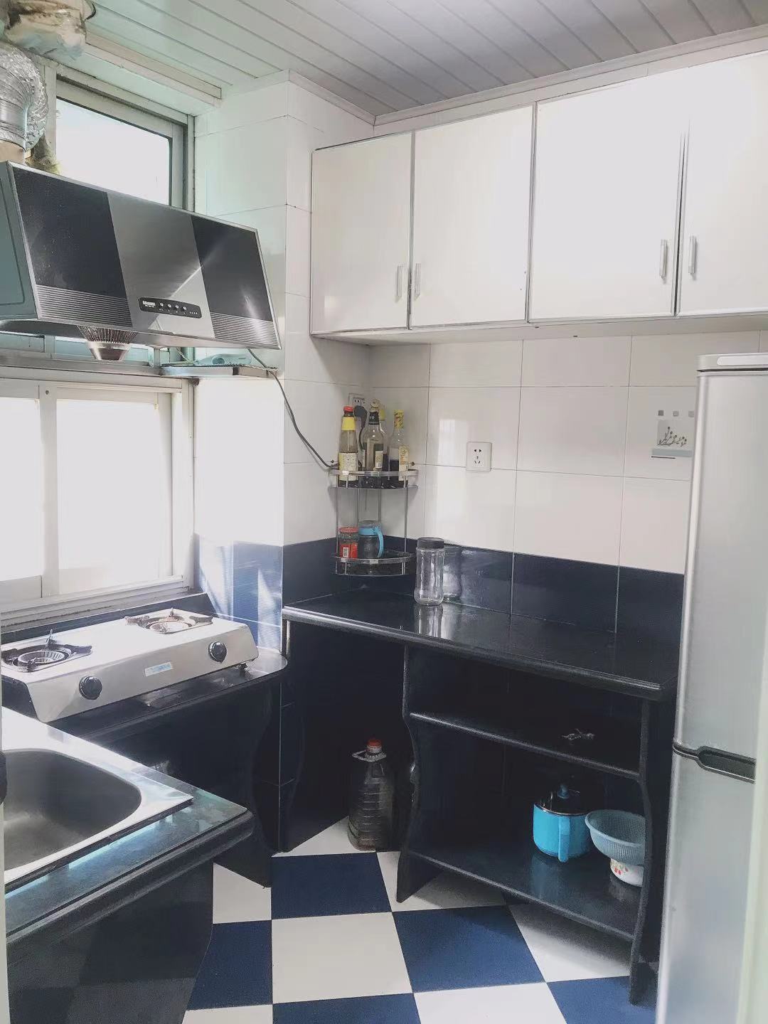 亮辉大厦 1室1厅1卫 1200.0元/月 亮辉大厦 1室1厅1卫 1200.0元/月室内图