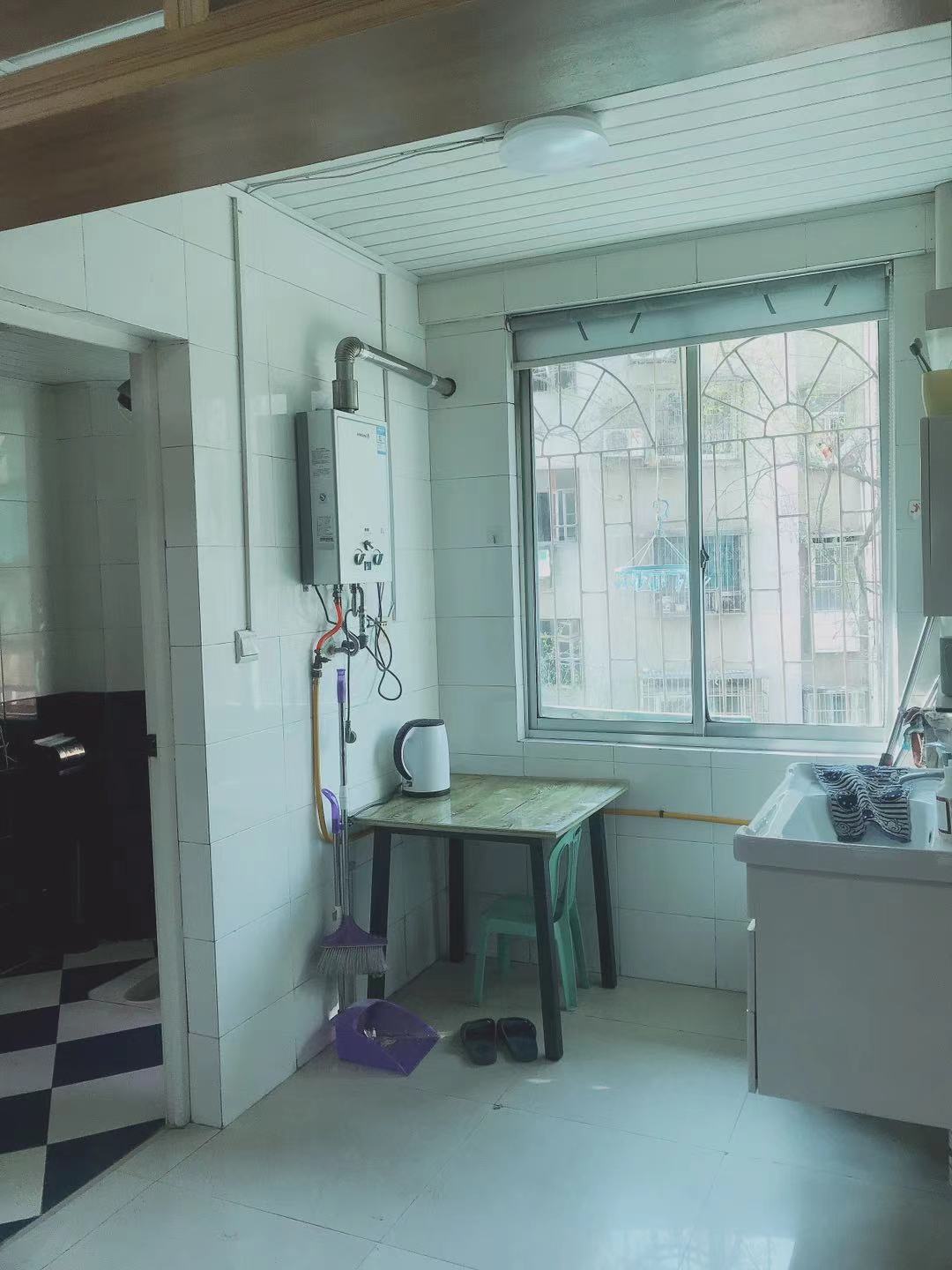 亮辉大厦 1室1厅1卫 1200.0元/月 亮辉大厦 1室1厅1卫 1200.0元/月小区图