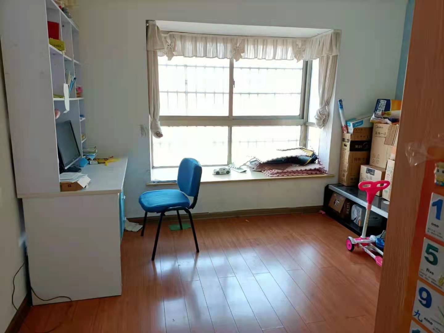 东方豪苑  3室2厅2卫    90.8万 东方豪苑  3室2厅2卫    90.8万卧室