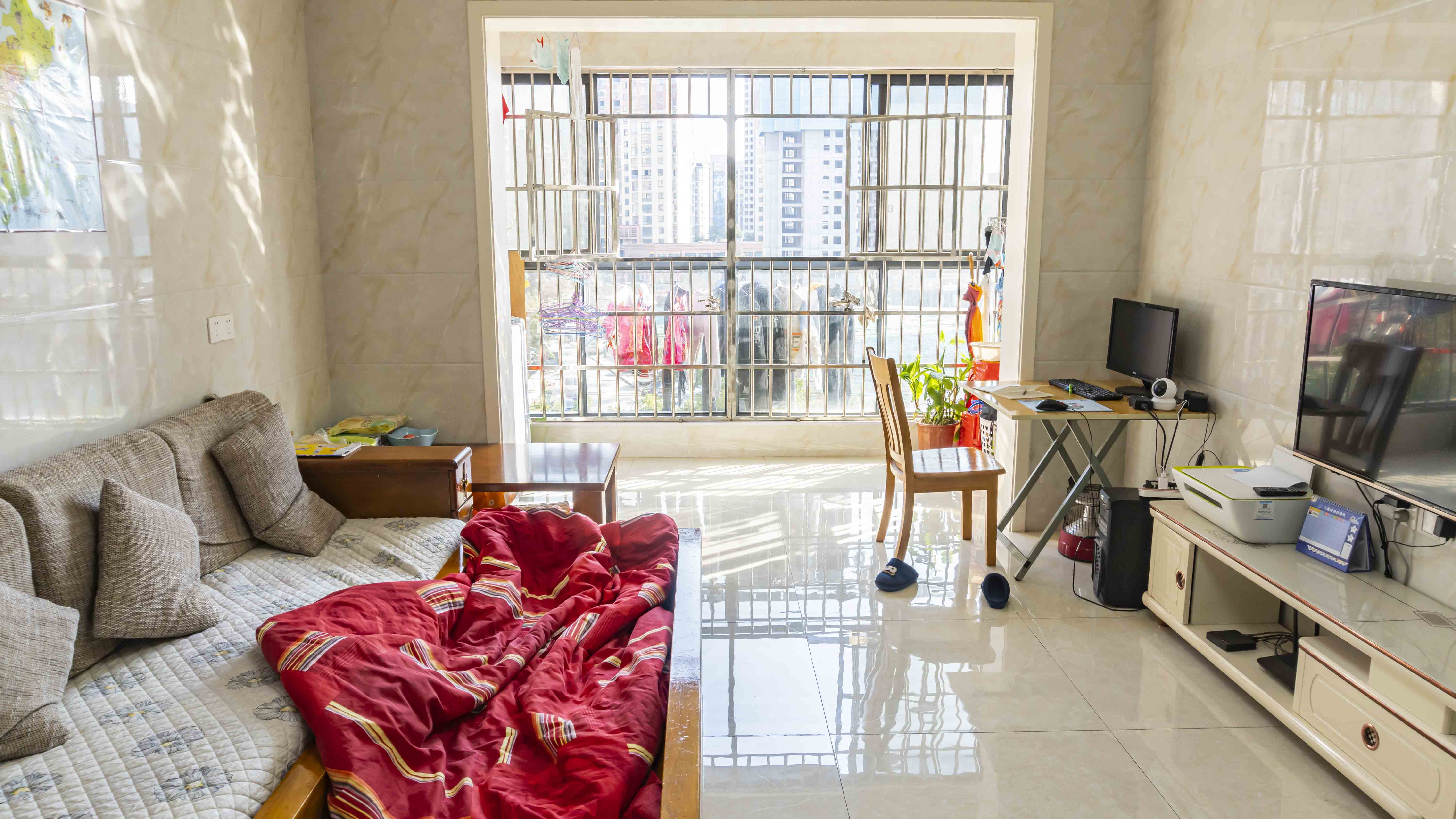 桃花缘  2室2厅1卫    67.8万 桃花缘  2室2厅1卫    67.8万客厅