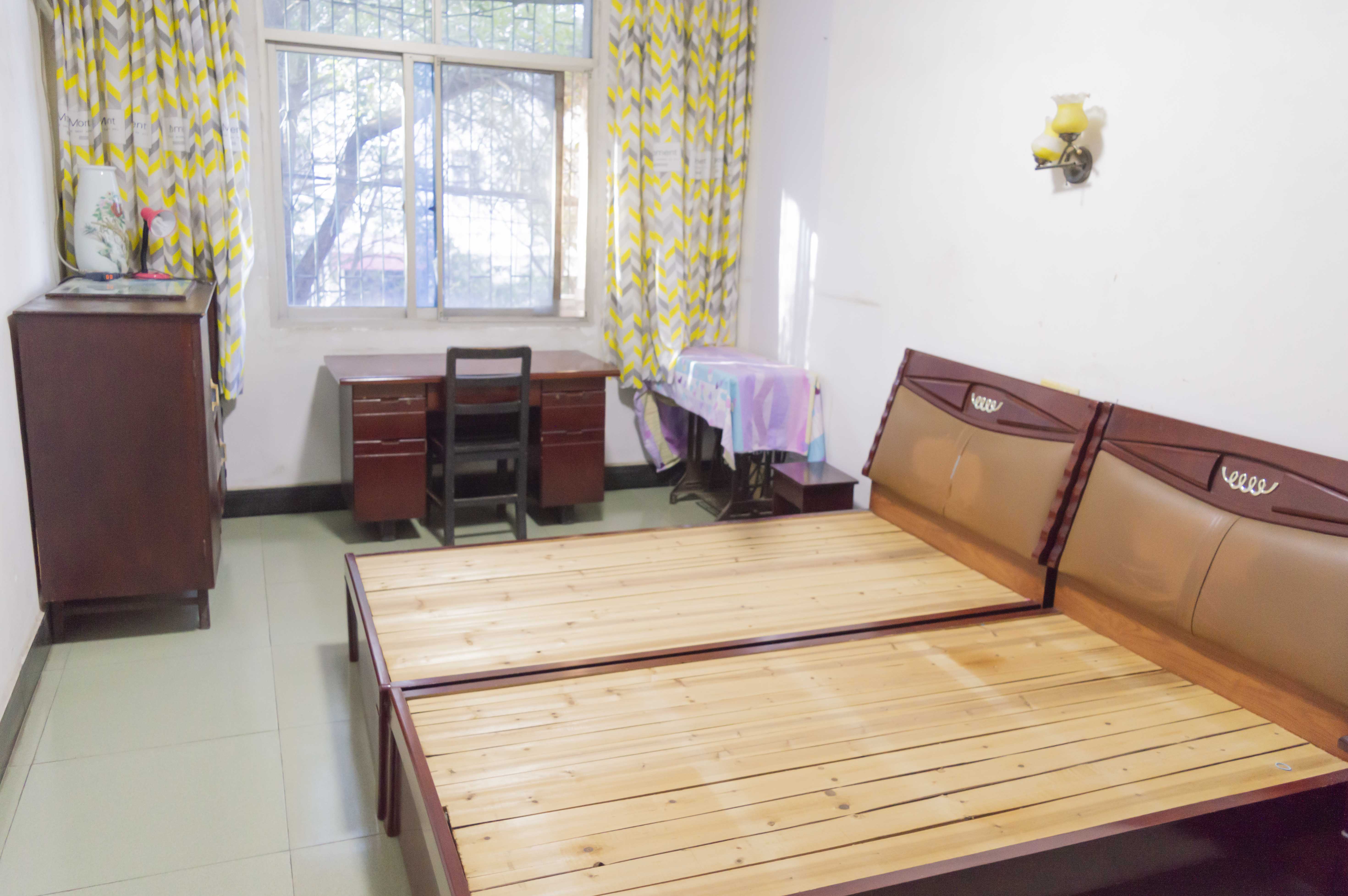 梓山苑小区 2室2厅1卫 35.0万 梓山苑小区 2室2厅1卫 35.0万客厅