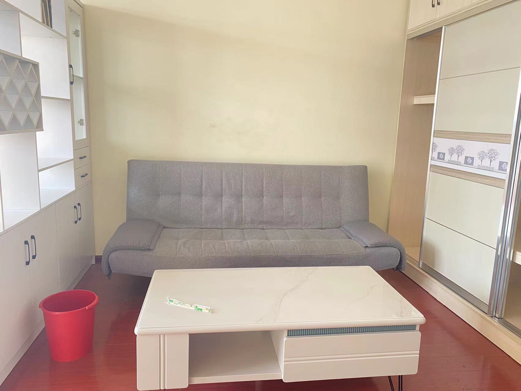 西湖公寓  1室1厅1卫    1300.0元/月 西湖公寓  1室1厅1卫    1300.0元/月室内图