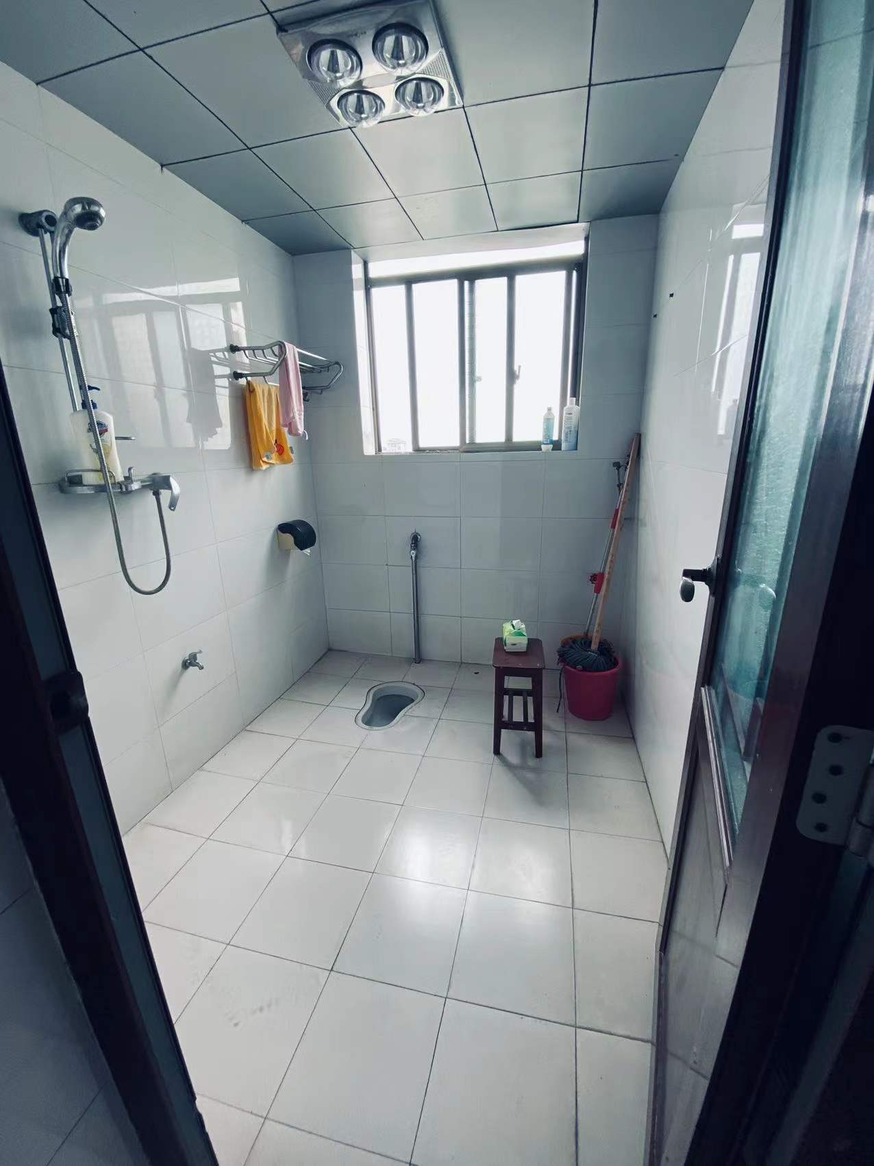 丽景花园 4室2厅2卫 72.80万 丽景花园 4室2厅2卫 72.80万客厅