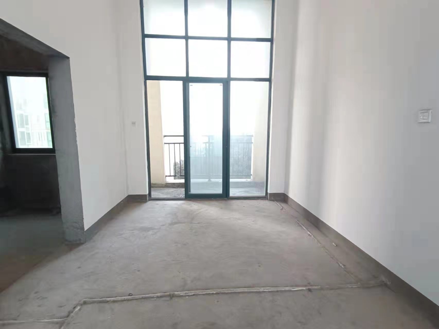 经世皇城 5室2厅3卫 145.0万 经世皇城 5室2厅3卫 145.0万客厅