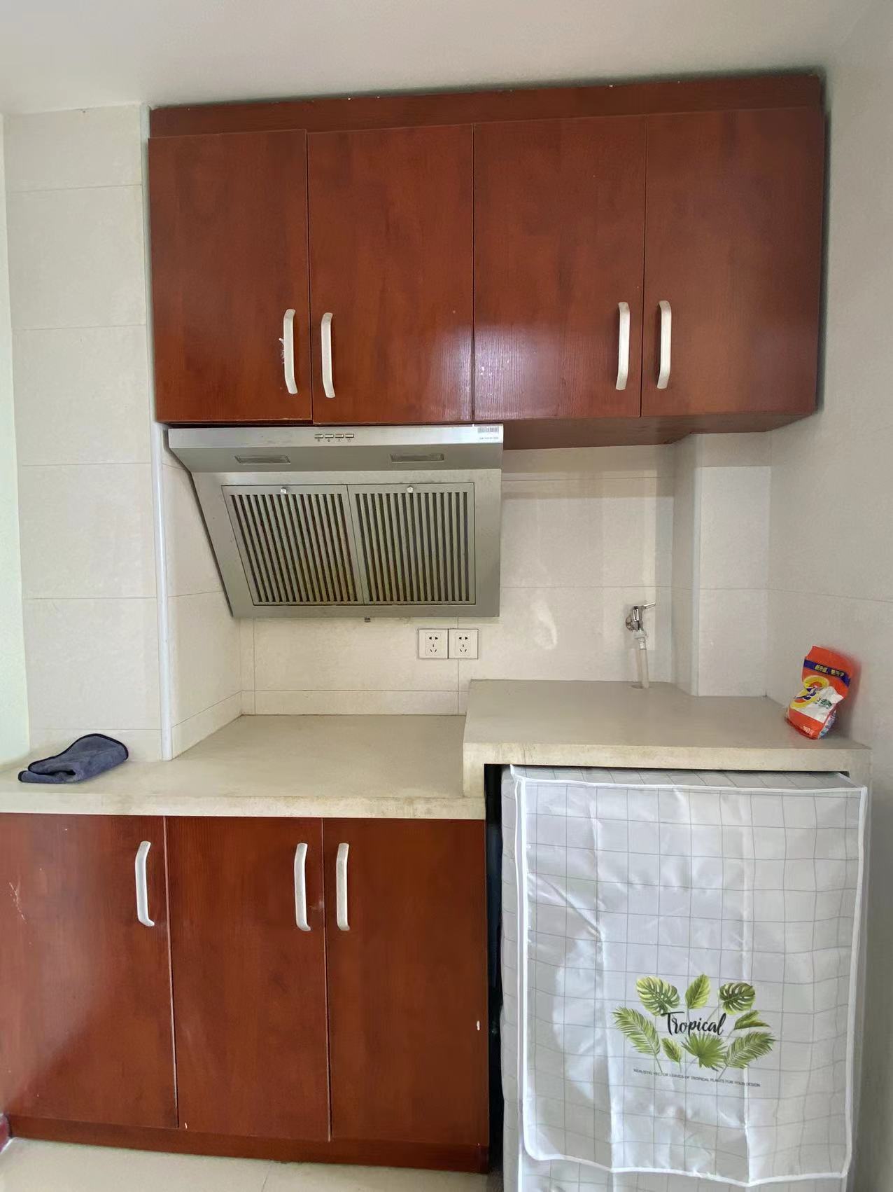 西湖公寓  1室1厅1卫    1300.0元/月 西湖公寓  1室1厅1卫    1300.0元/月室内图