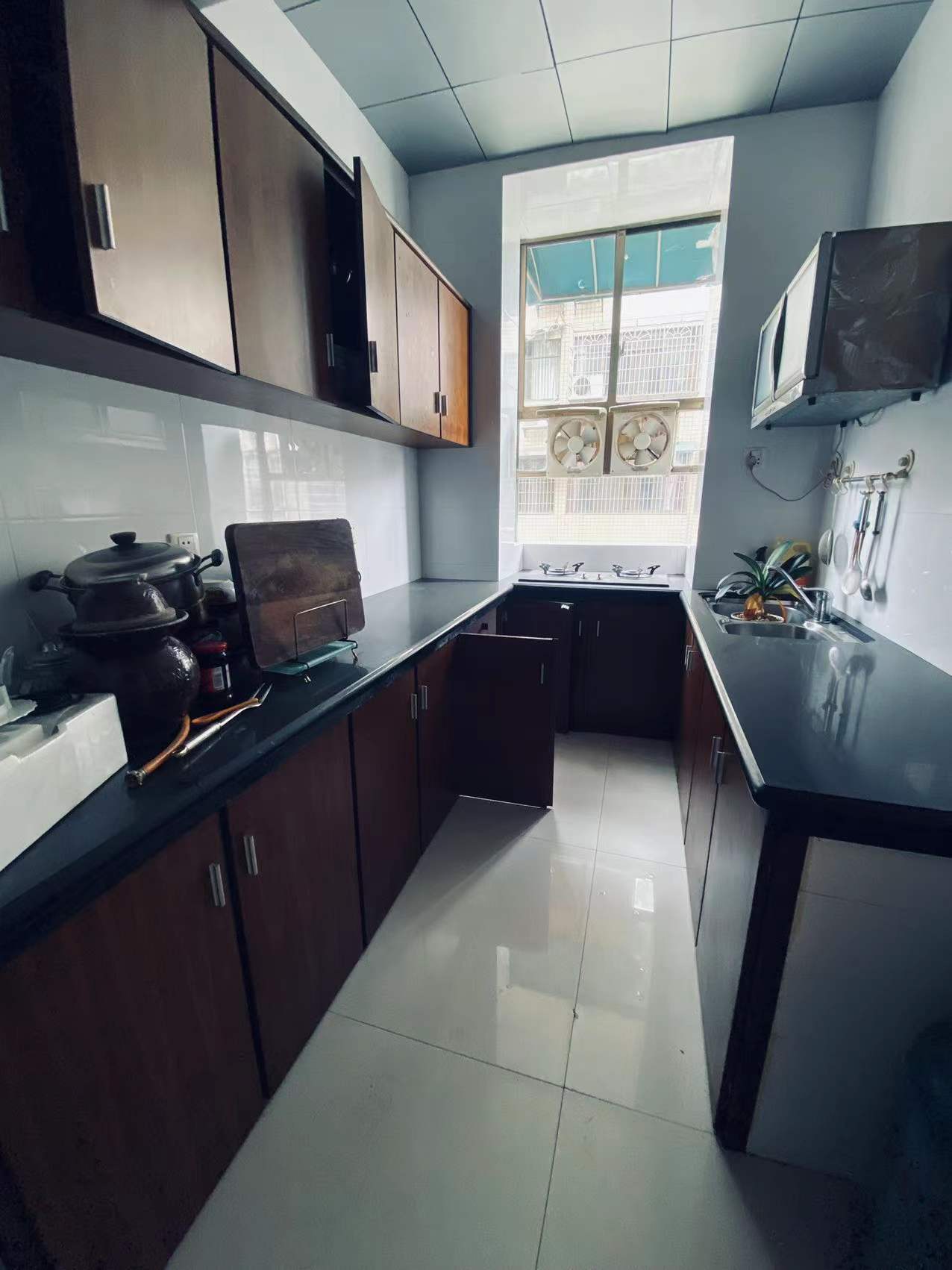 丽景花园 4室2厅2卫 72.80万 丽景花园 4室2厅2卫 72.80万客厅