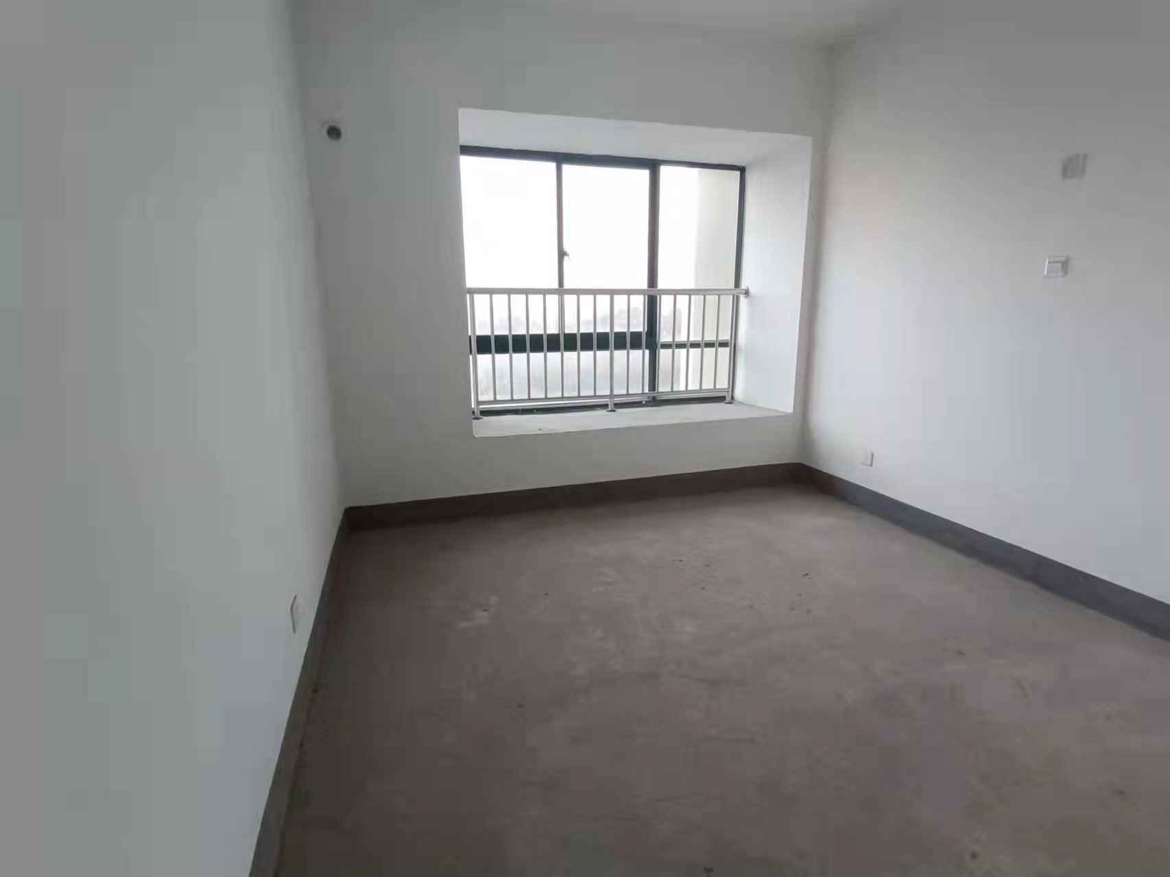 经世皇城 5室2厅3卫 145.0万 经世皇城 5室2厅3卫 145.0万客厅