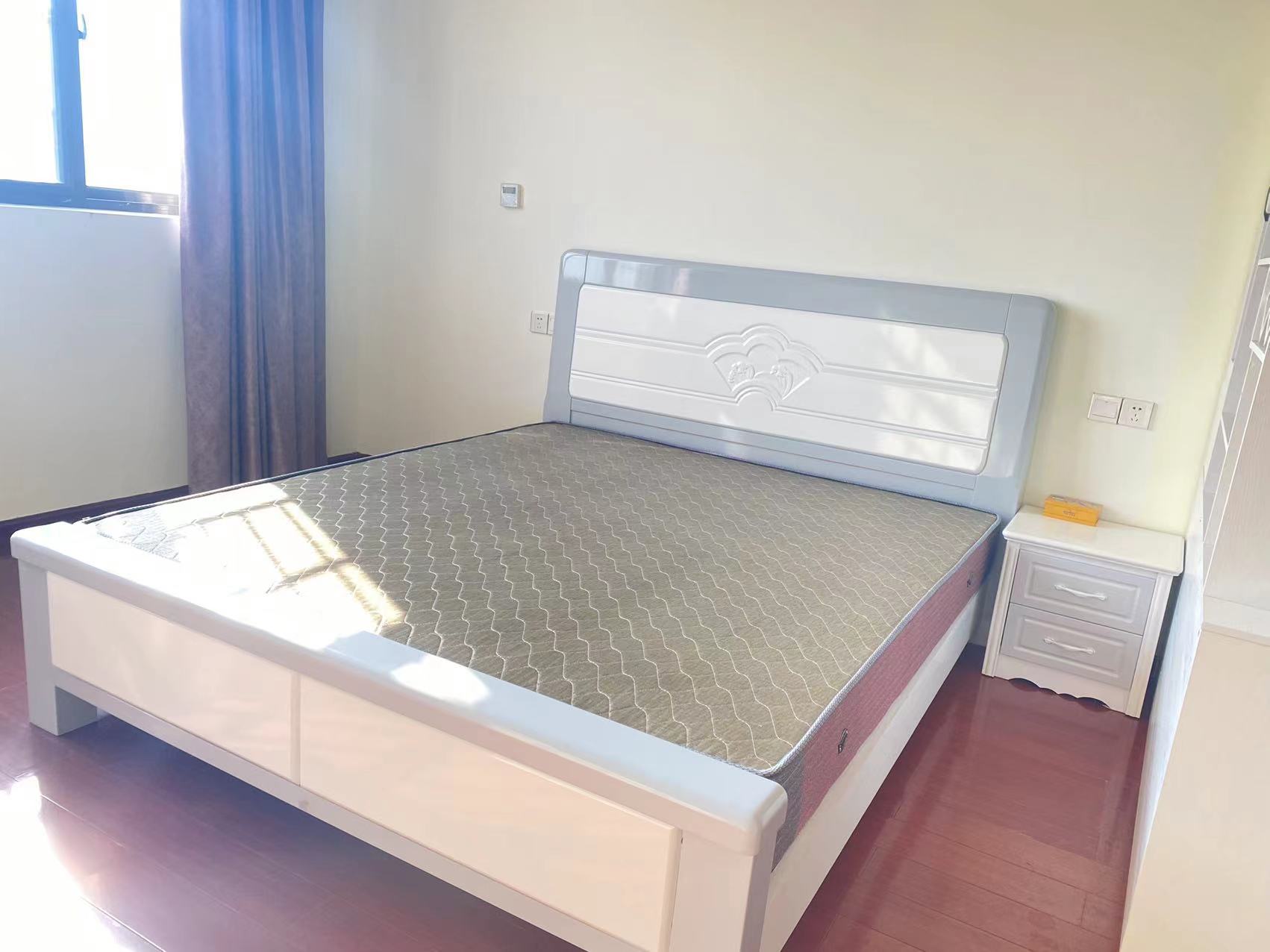 西湖公寓  1室1厅1卫    1300.0元/月 西湖公寓  1室1厅1卫    1300.0元/月室内图