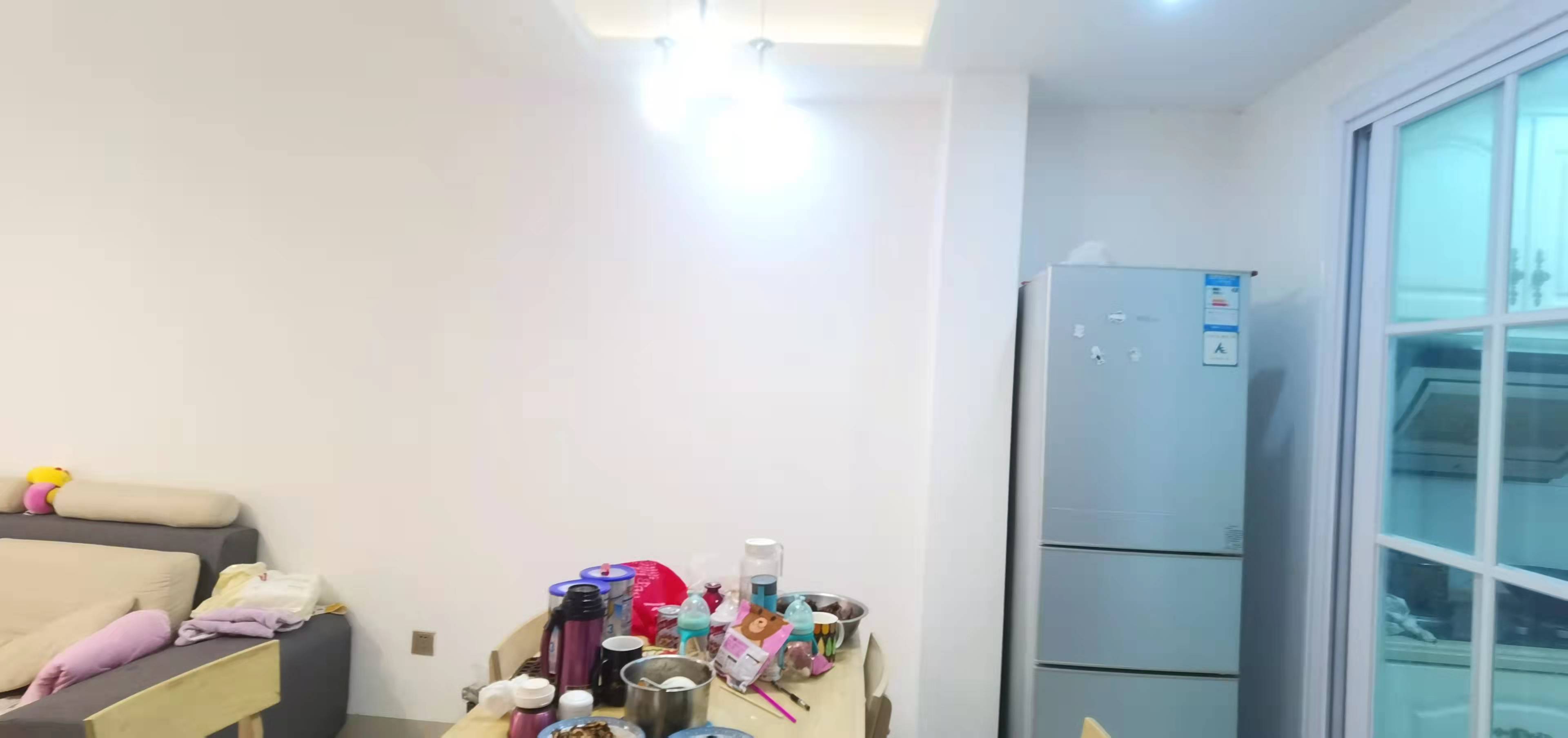 雄森国际  2室2厅1卫    2100.0元/月 雄森国际  2室2厅1卫    2100.0元/月室内图