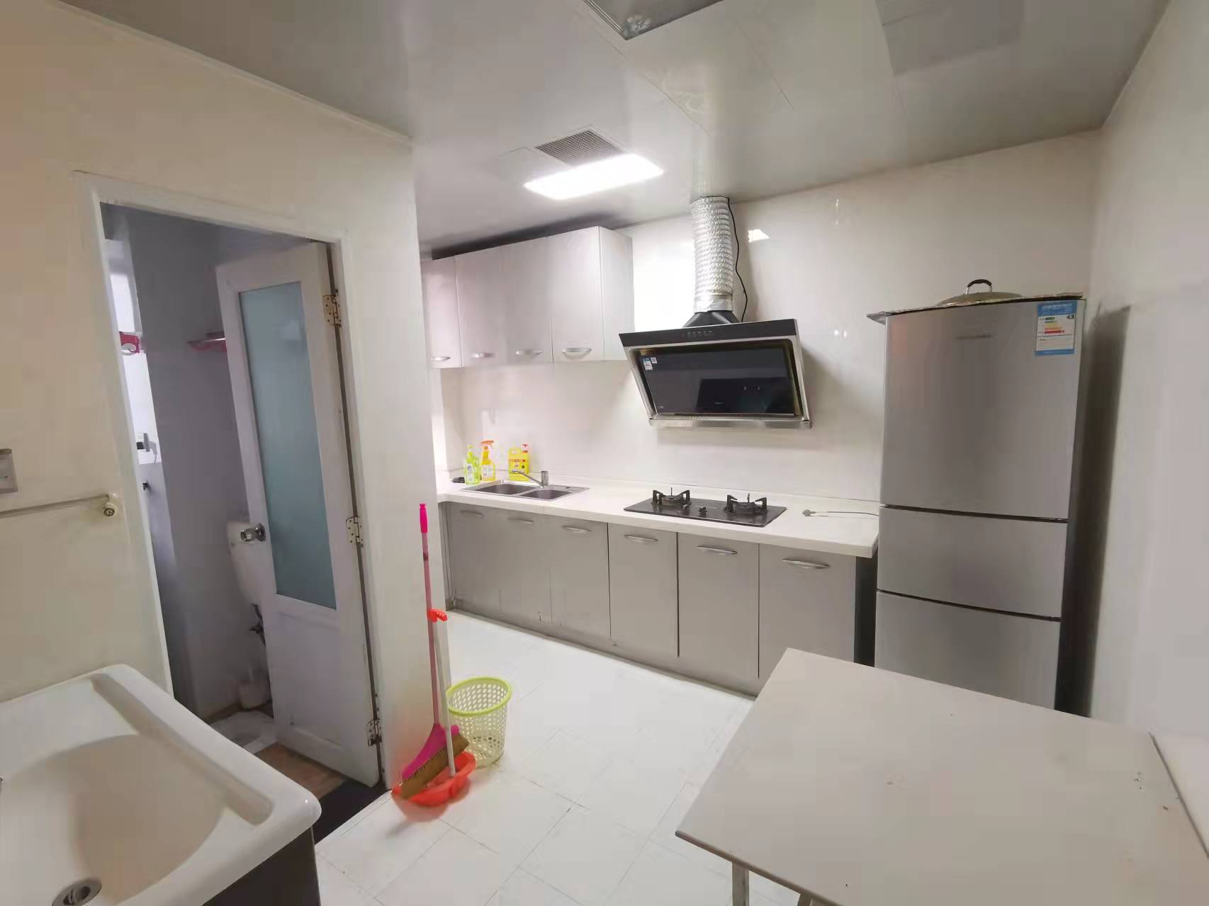 滨江一村  2室2厅1卫    23.0万 滨江一村  2室2厅1卫    23.0万客厅