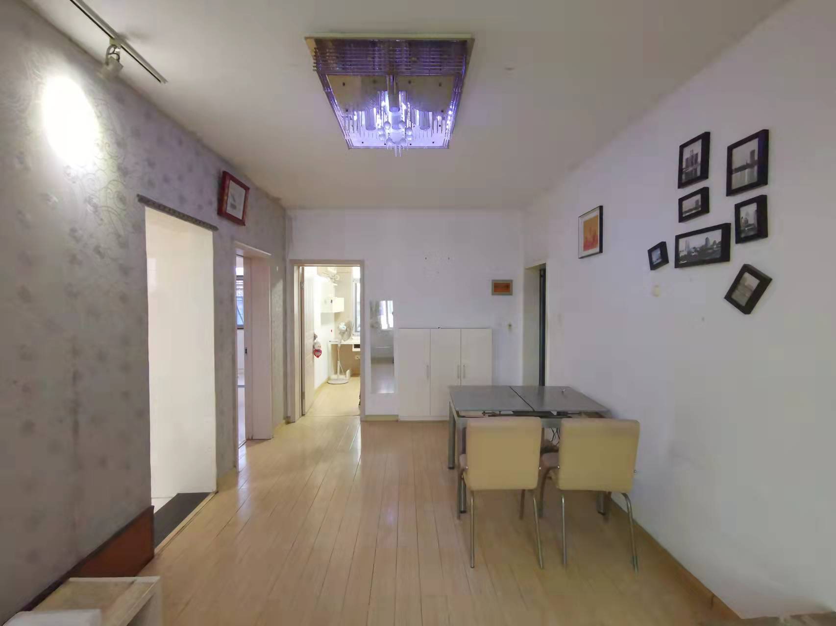 滨江一村  2室2厅1卫    23.0万 滨江一村  2室2厅1卫    23.0万客厅