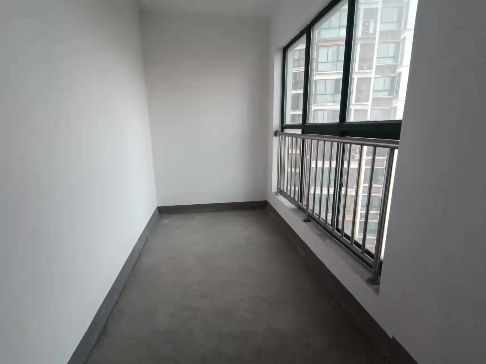 经世皇城 5室2厅3卫 145.0万 经世皇城 5室2厅3卫 145.0万客厅