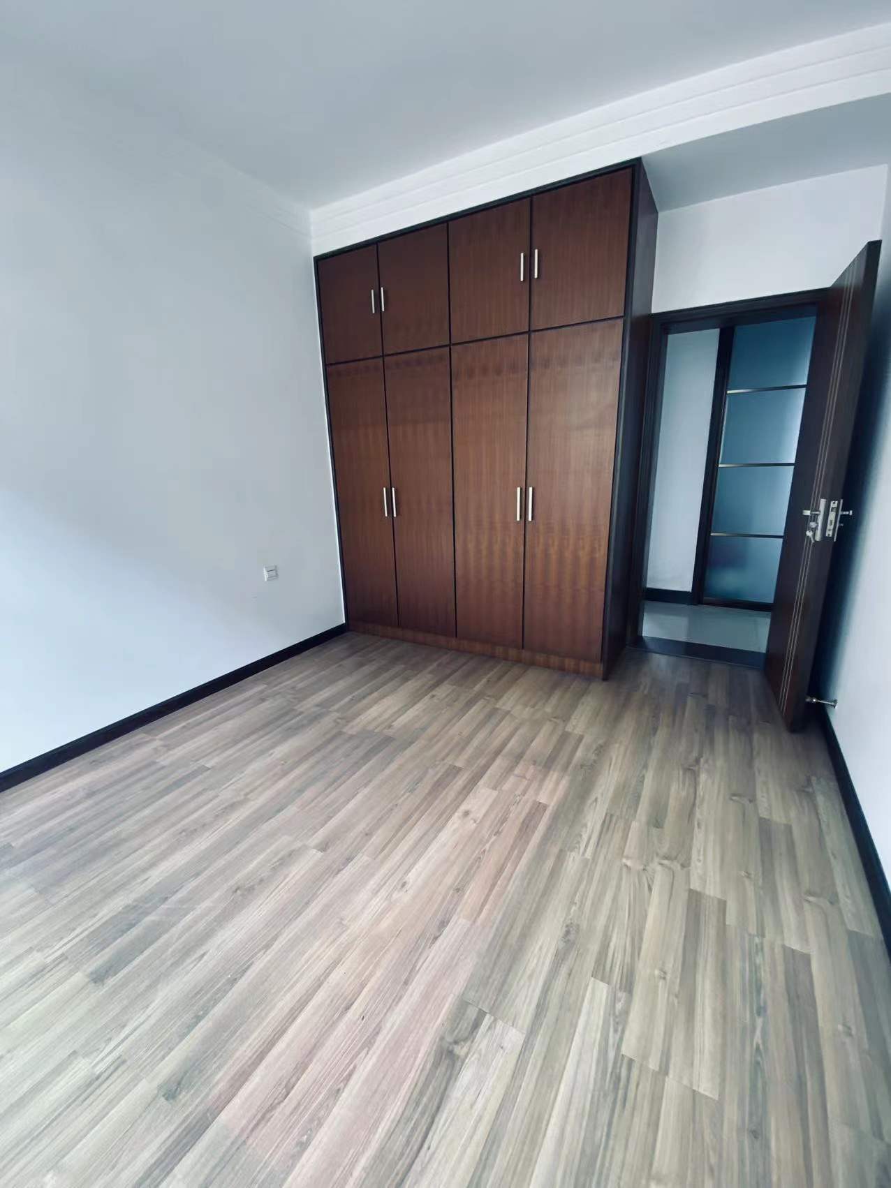 丽景花园 4室2厅2卫 72.80万 丽景花园 4室2厅2卫 72.80万客厅