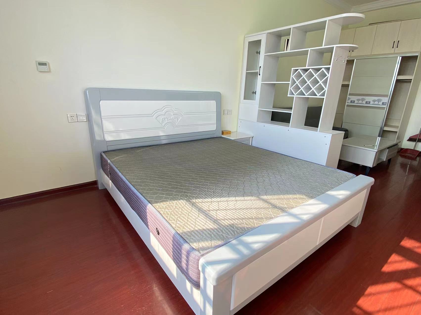 西湖公寓  1室1厅1卫    1300.0元/月 西湖公寓  1室1厅1卫    1300.0元/月室内图