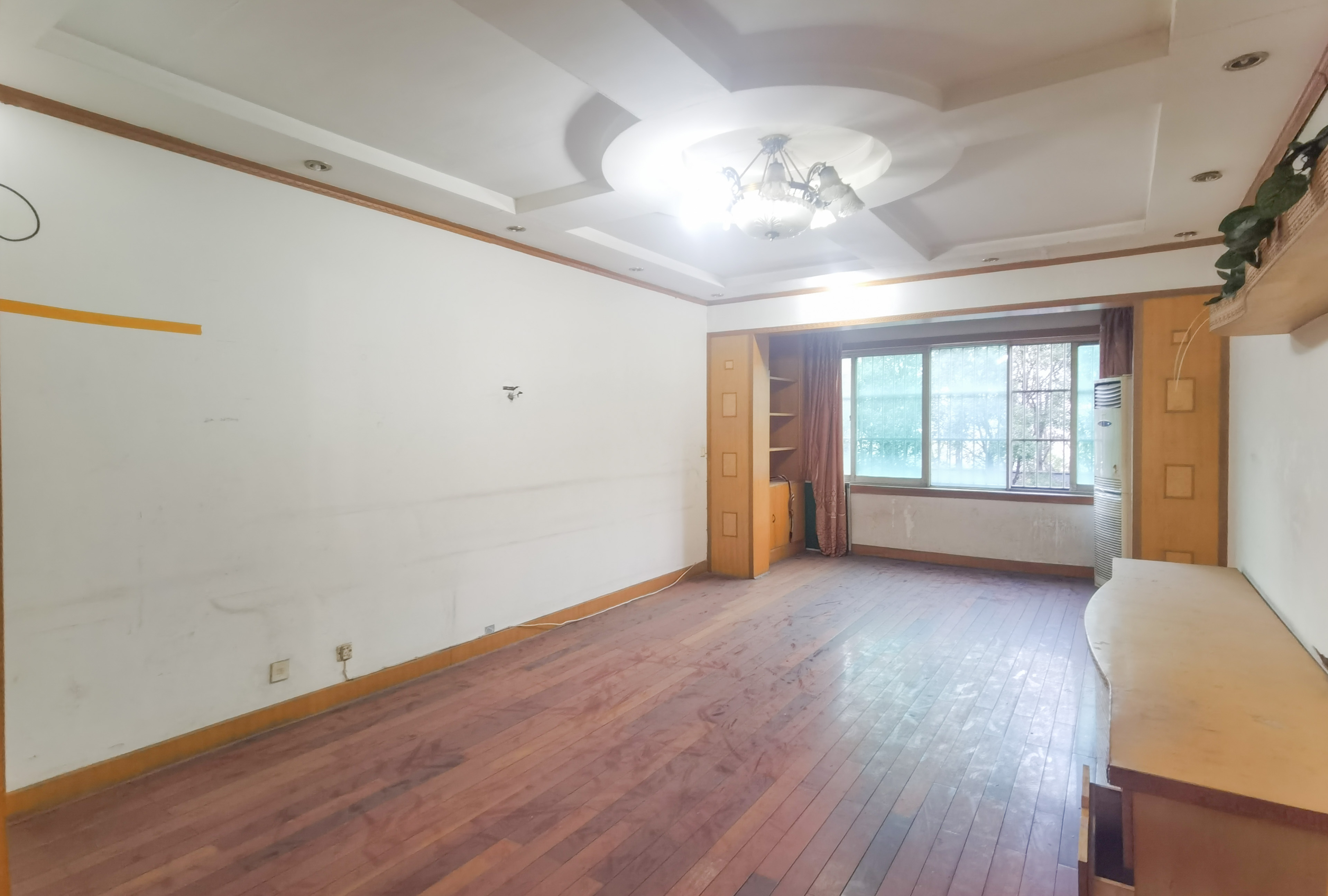 厦华小区(大坪管理设计院) 3室2厅2卫 50.8万 厦华小区(大坪管理设计院) 3室2厅2卫 50.8万客厅