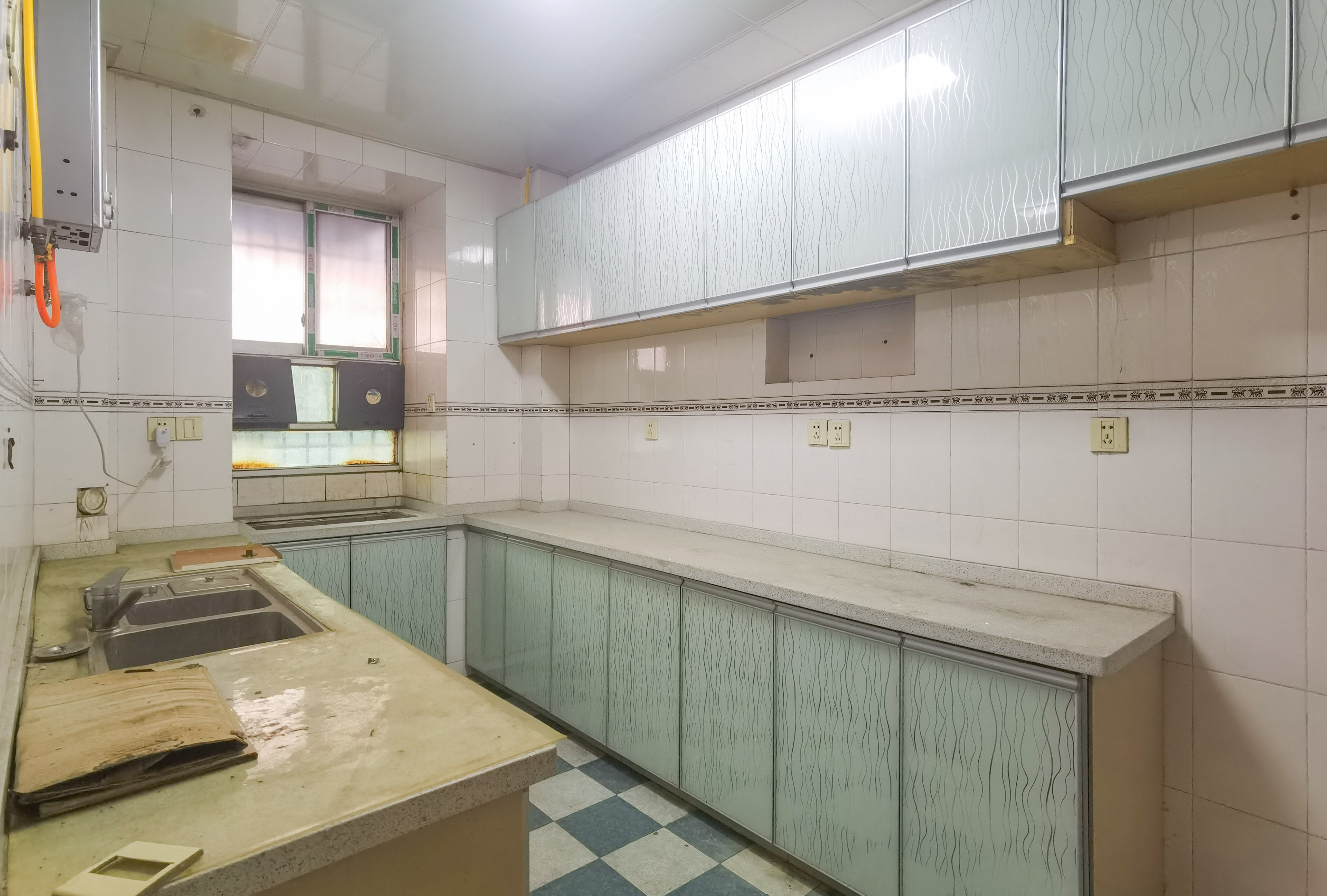 厦华小区(大坪管理设计院) 3室2厅2卫 50.8万 厦华小区(大坪管理设计院) 3室2厅2卫 50.8万客厅